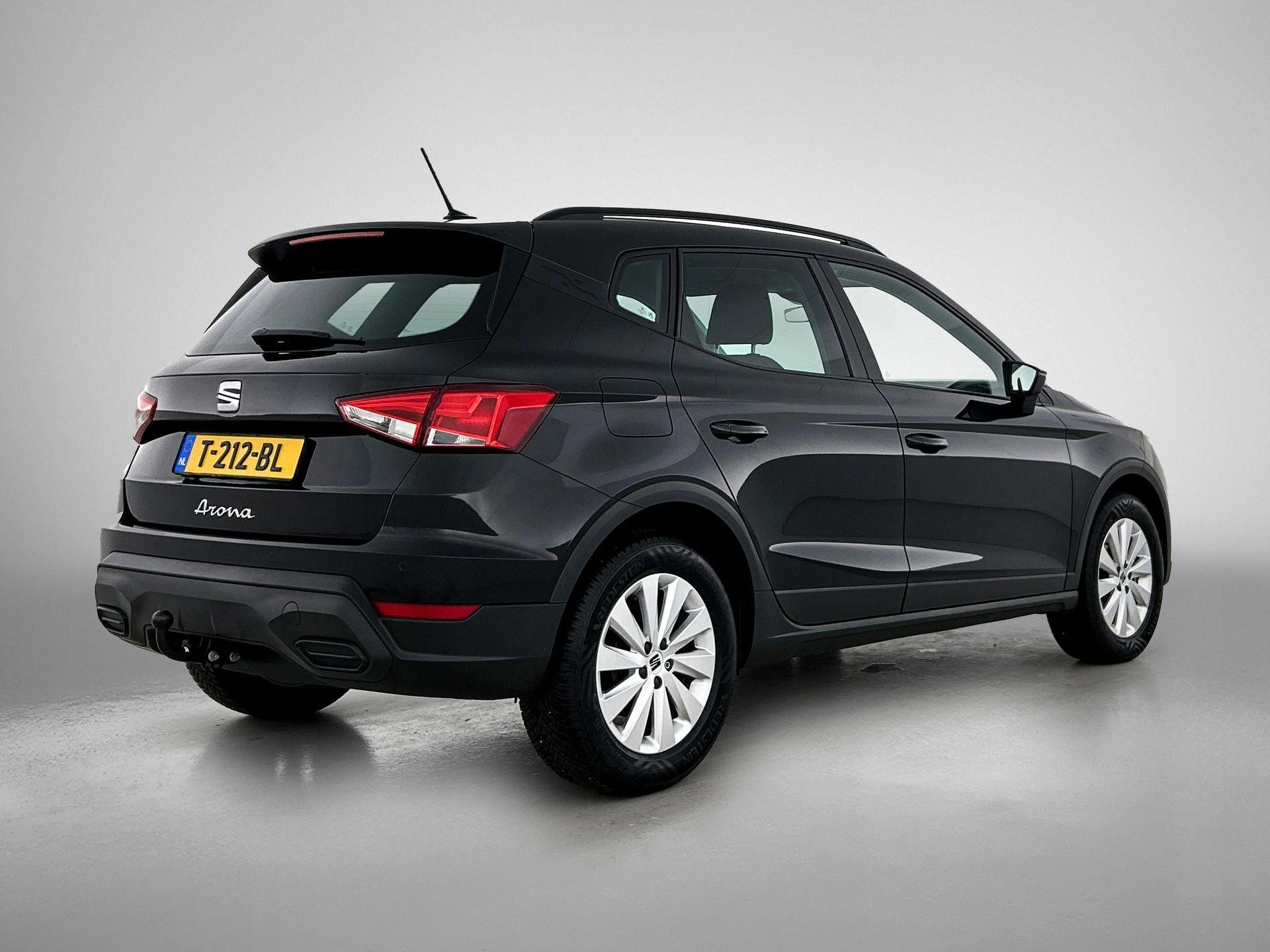 SEAT-Arona-image-3