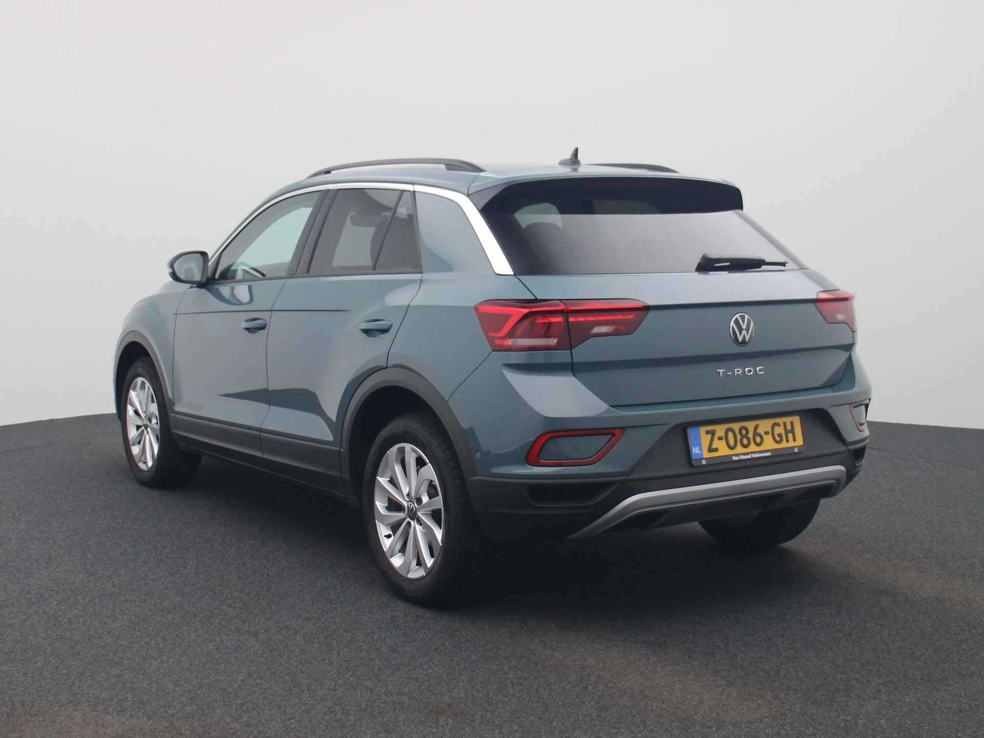 Volkswagen-T-Roc-image-1
