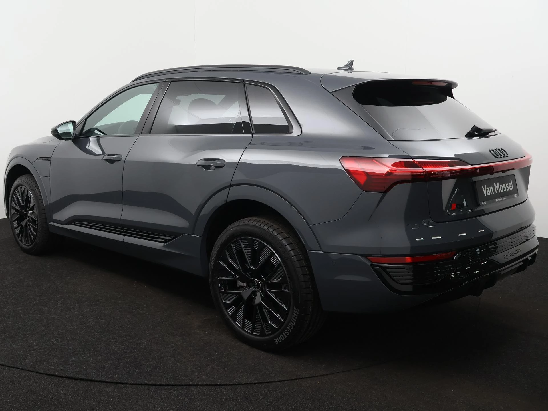 Audi-Q8 e-tron-image-3