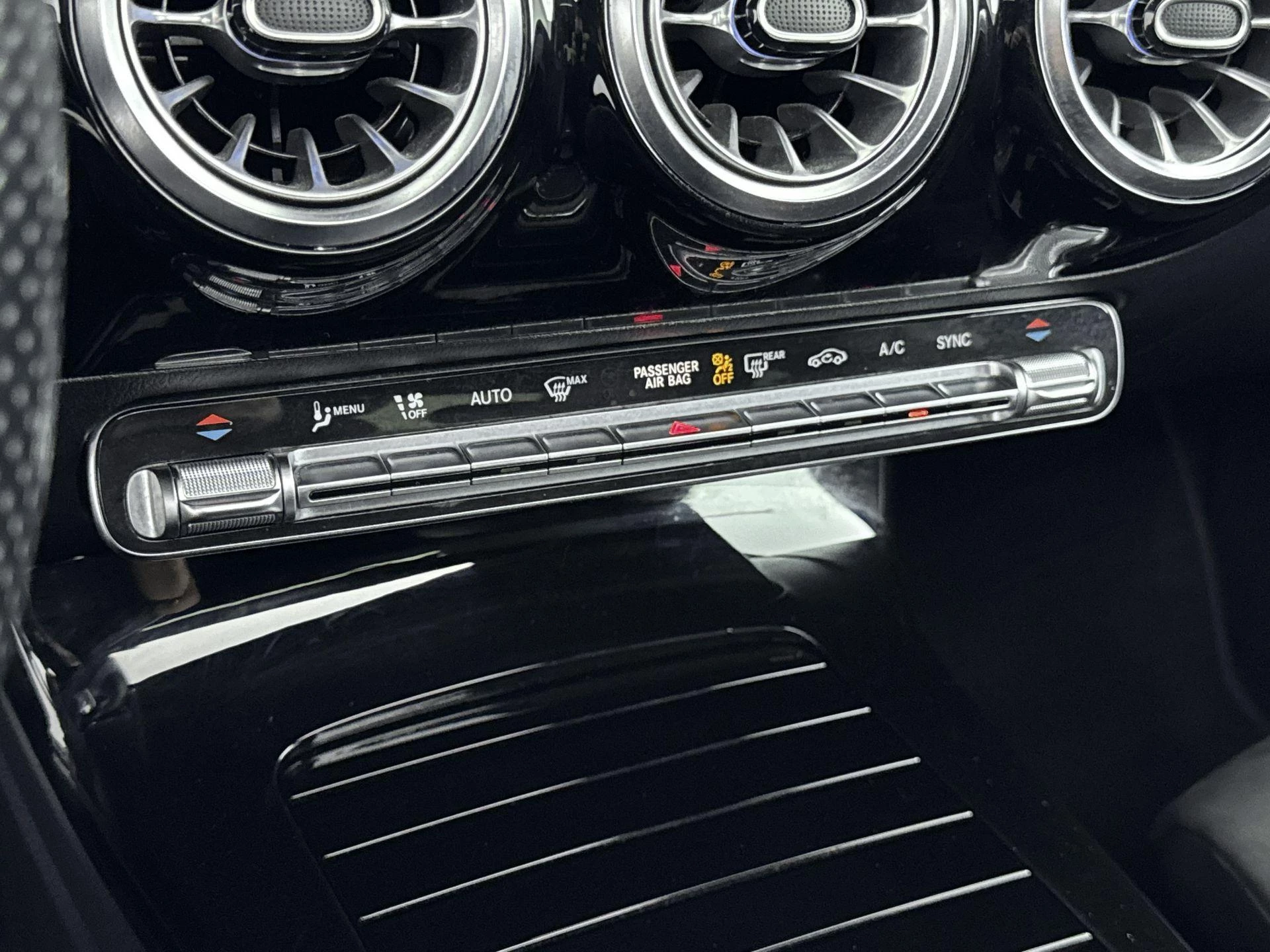 Mercedes-Benz-CLA-image-24