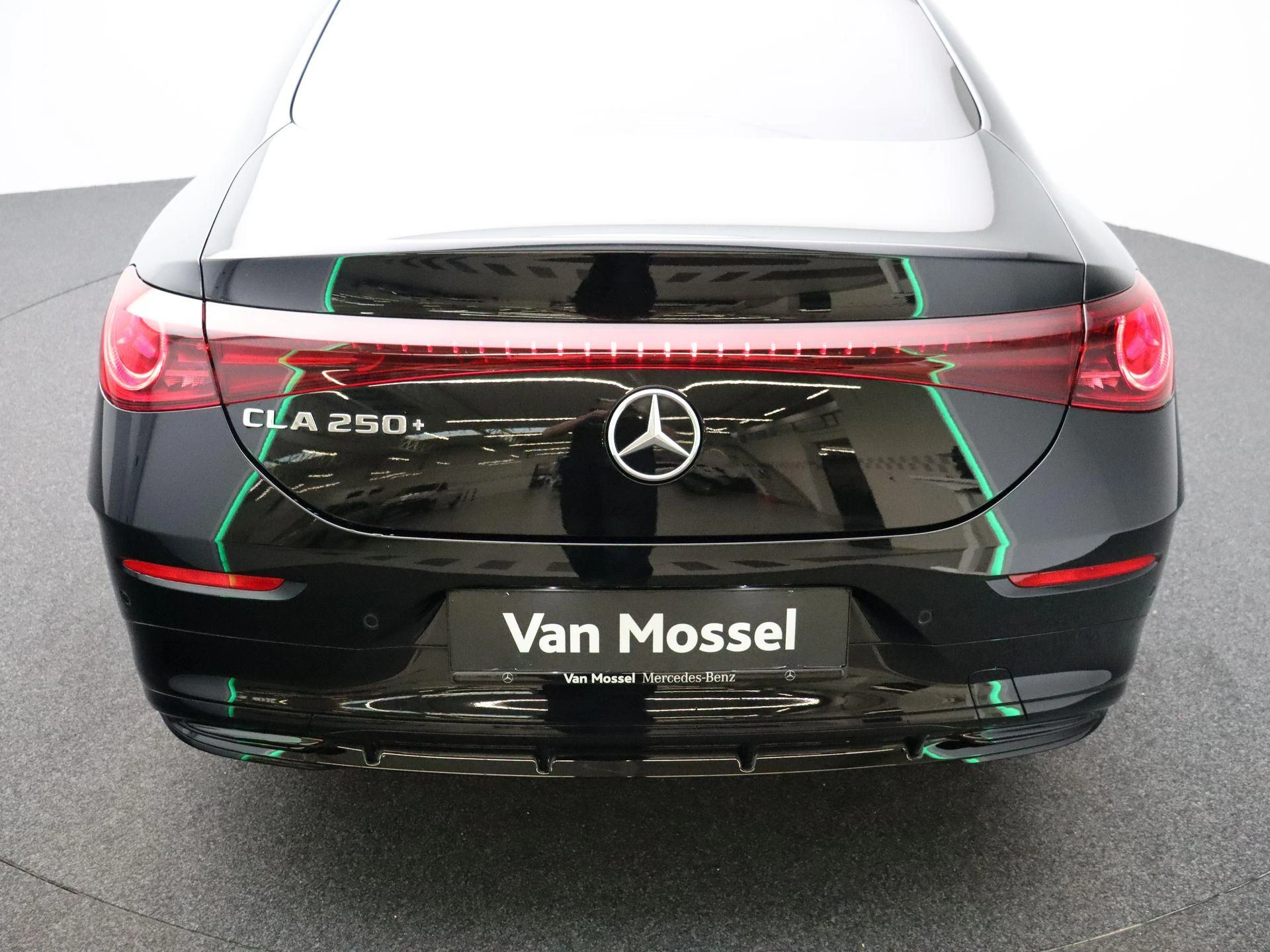 Mercedes-Benz-CLA-image-25