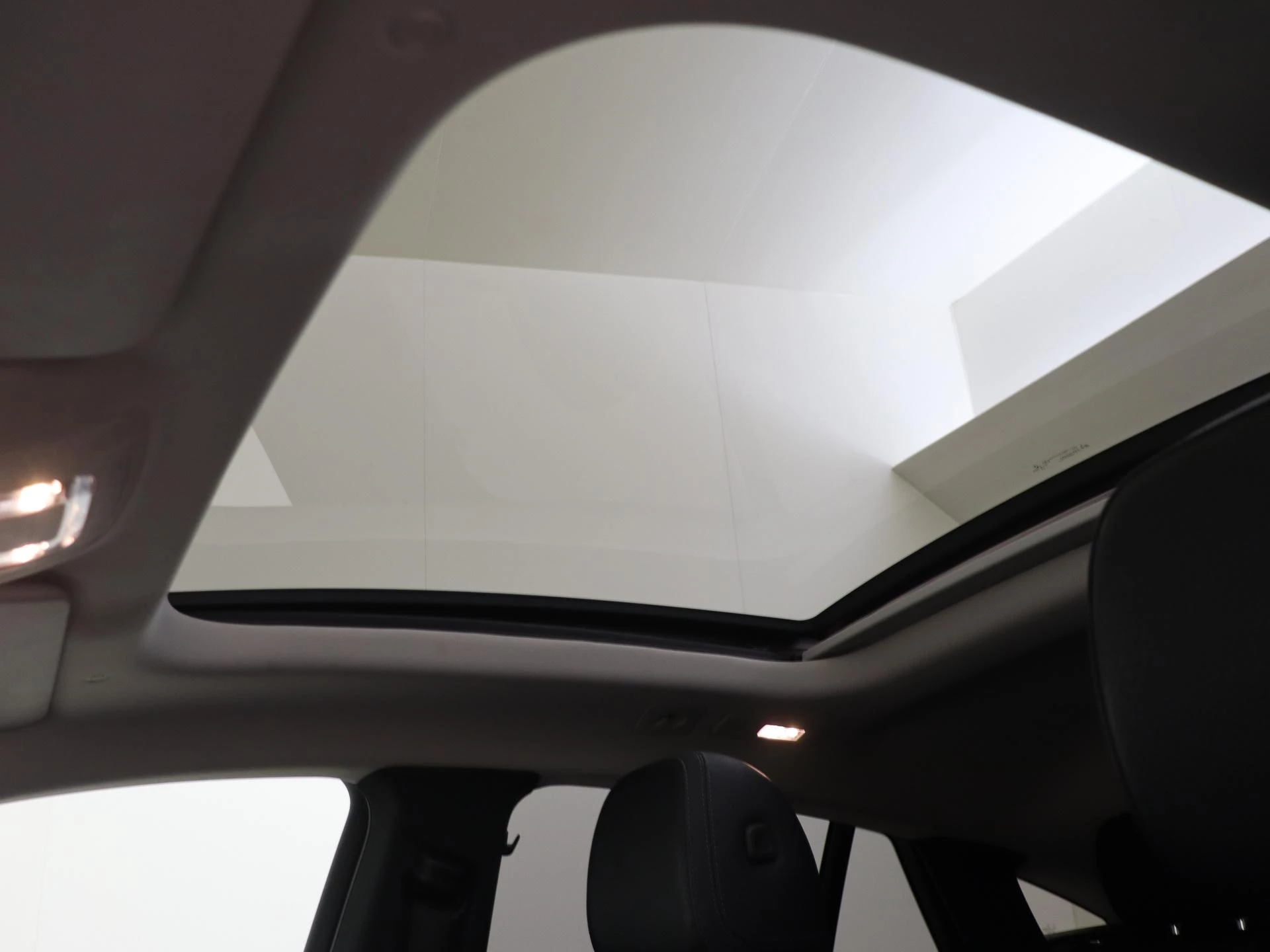 Mercedes-Benz-GLE-image-28