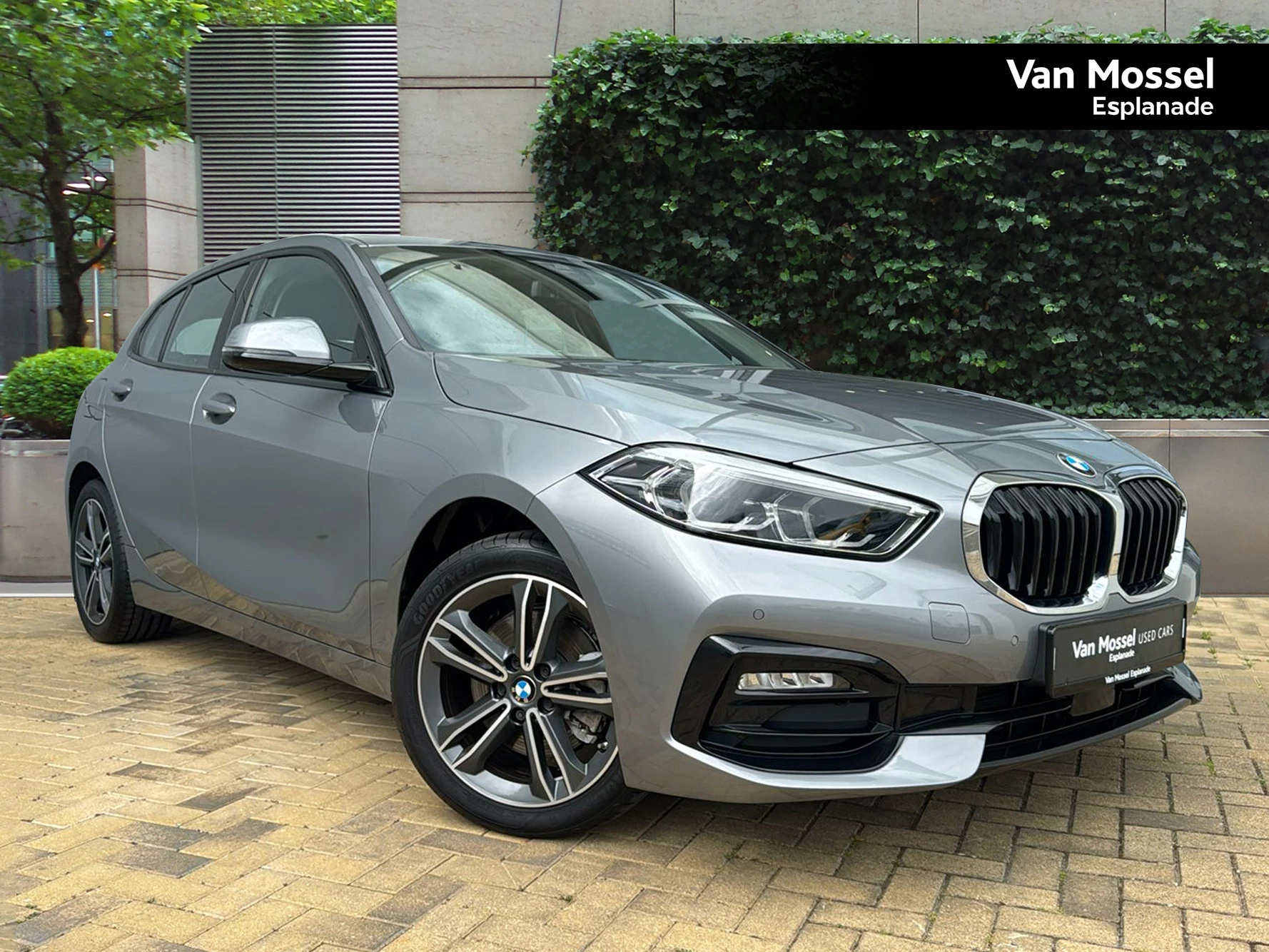 BMW-1 Series-image-0