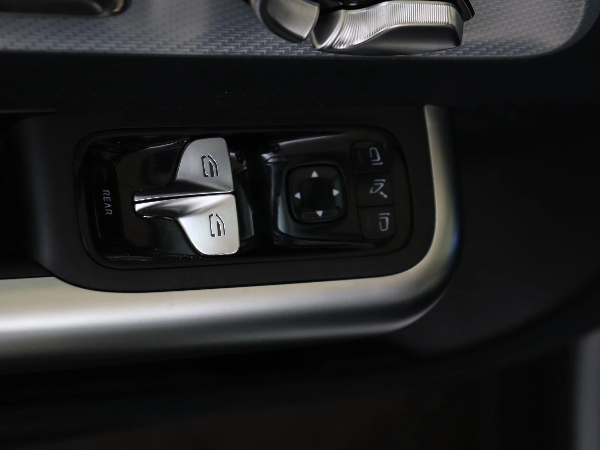 Mercedes-Benz-GLB-image-23