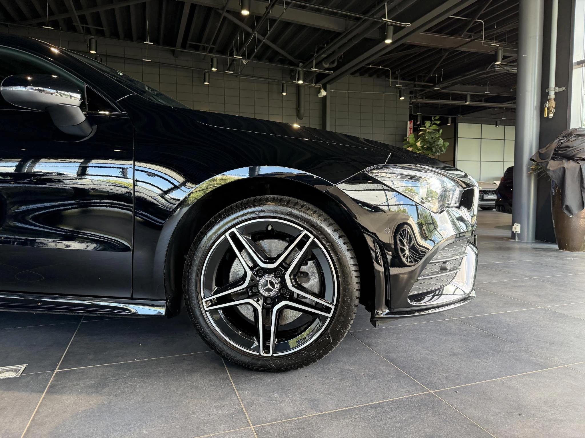 Mercedes-Benz-CLA-image-4