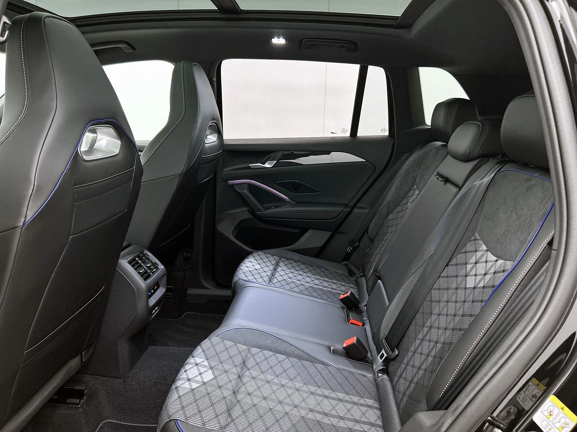 Volkswagen-Tiguan-image-32