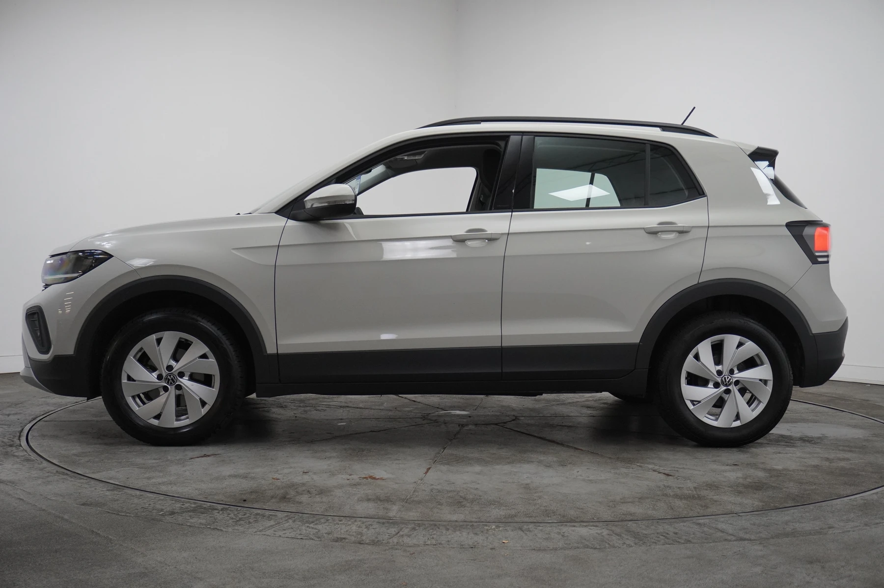 Volkswagen-T-Cross-image-18
