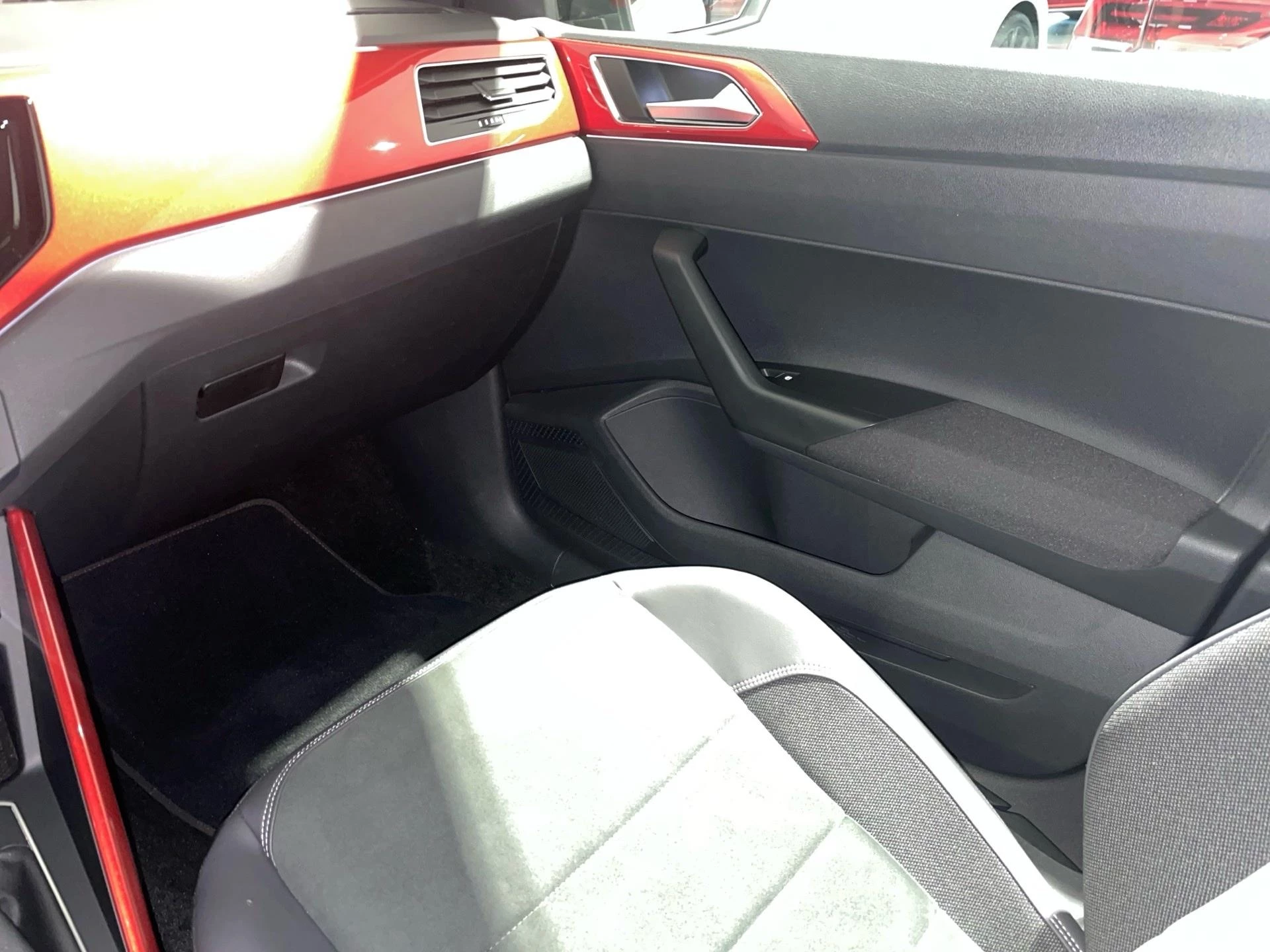 Volkswagen-Polo-image-8