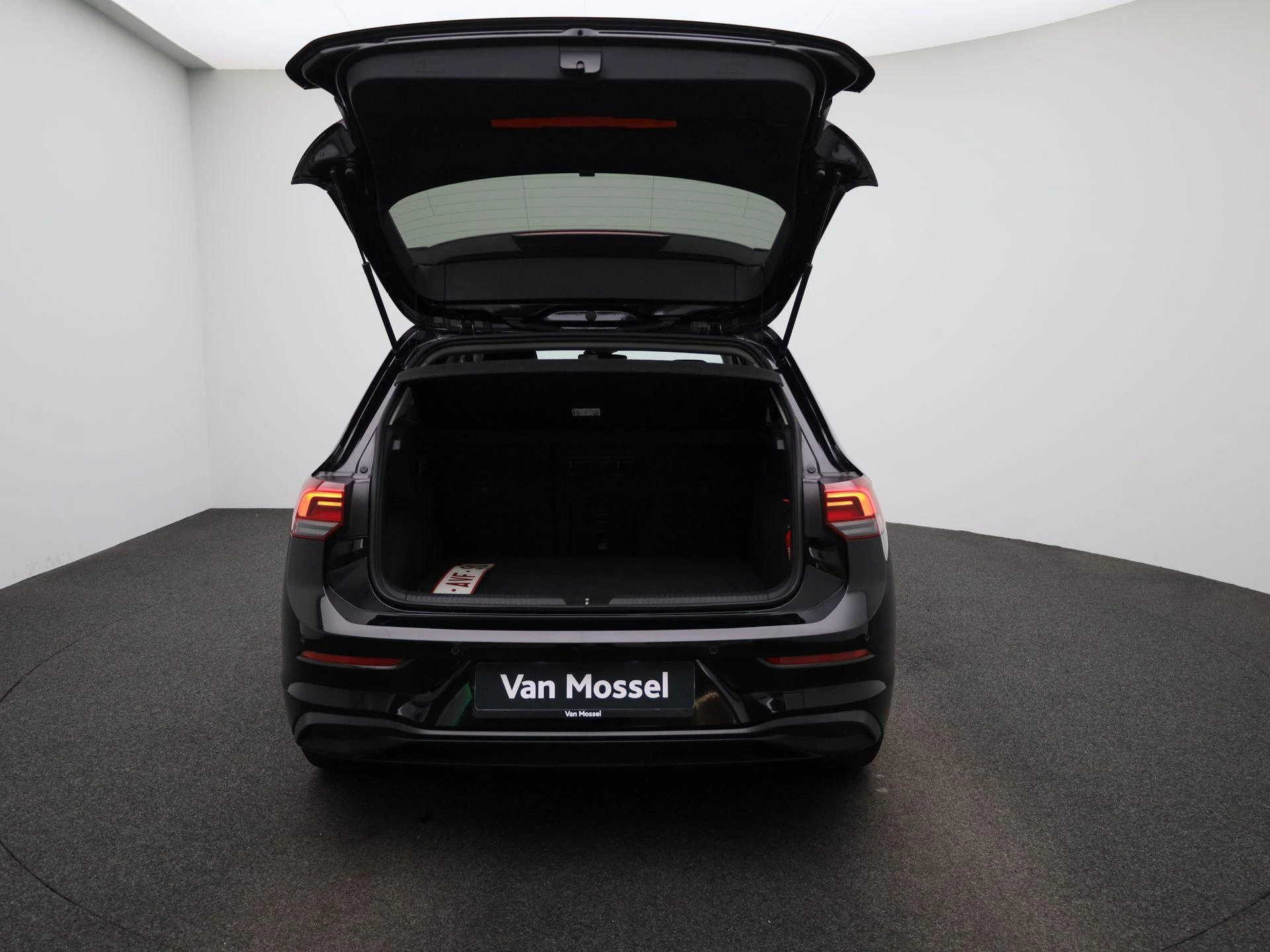 Volkswagen-Golf-image-10