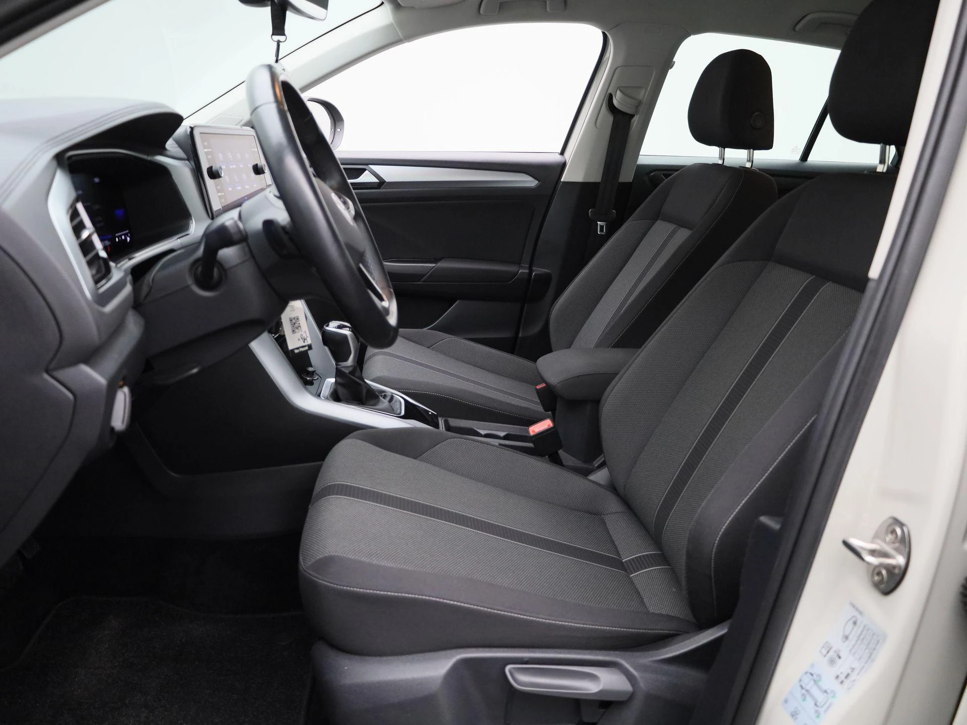 Volkswagen-T-Roc-image-10