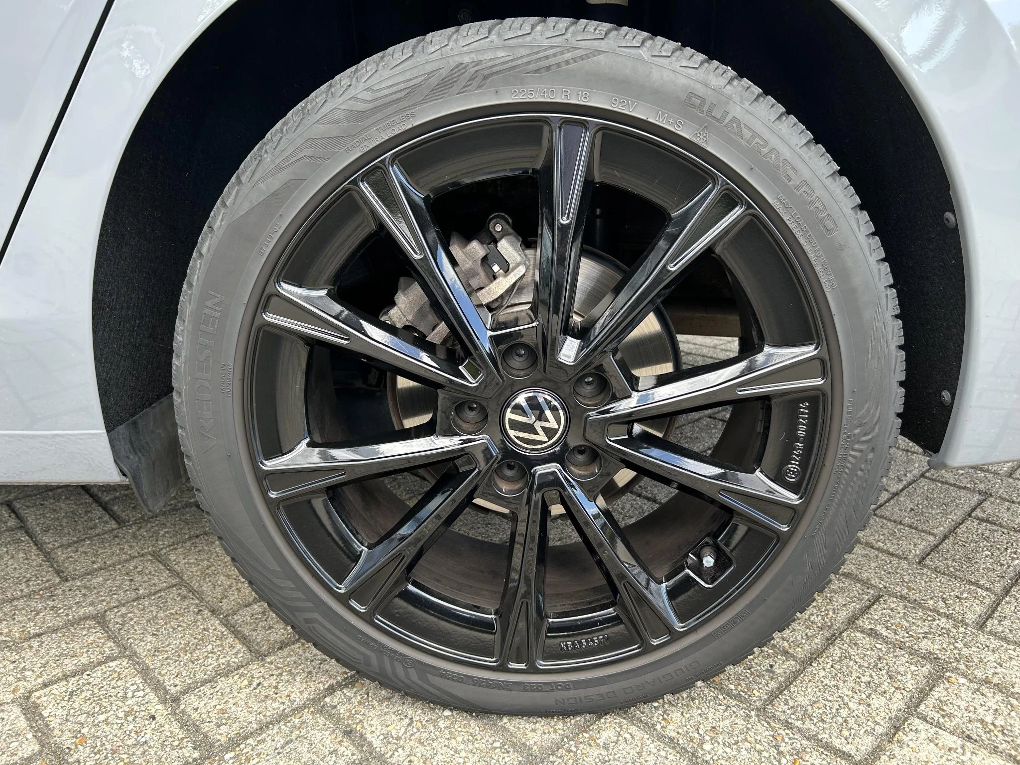 Volkswagen-Golf-image-5