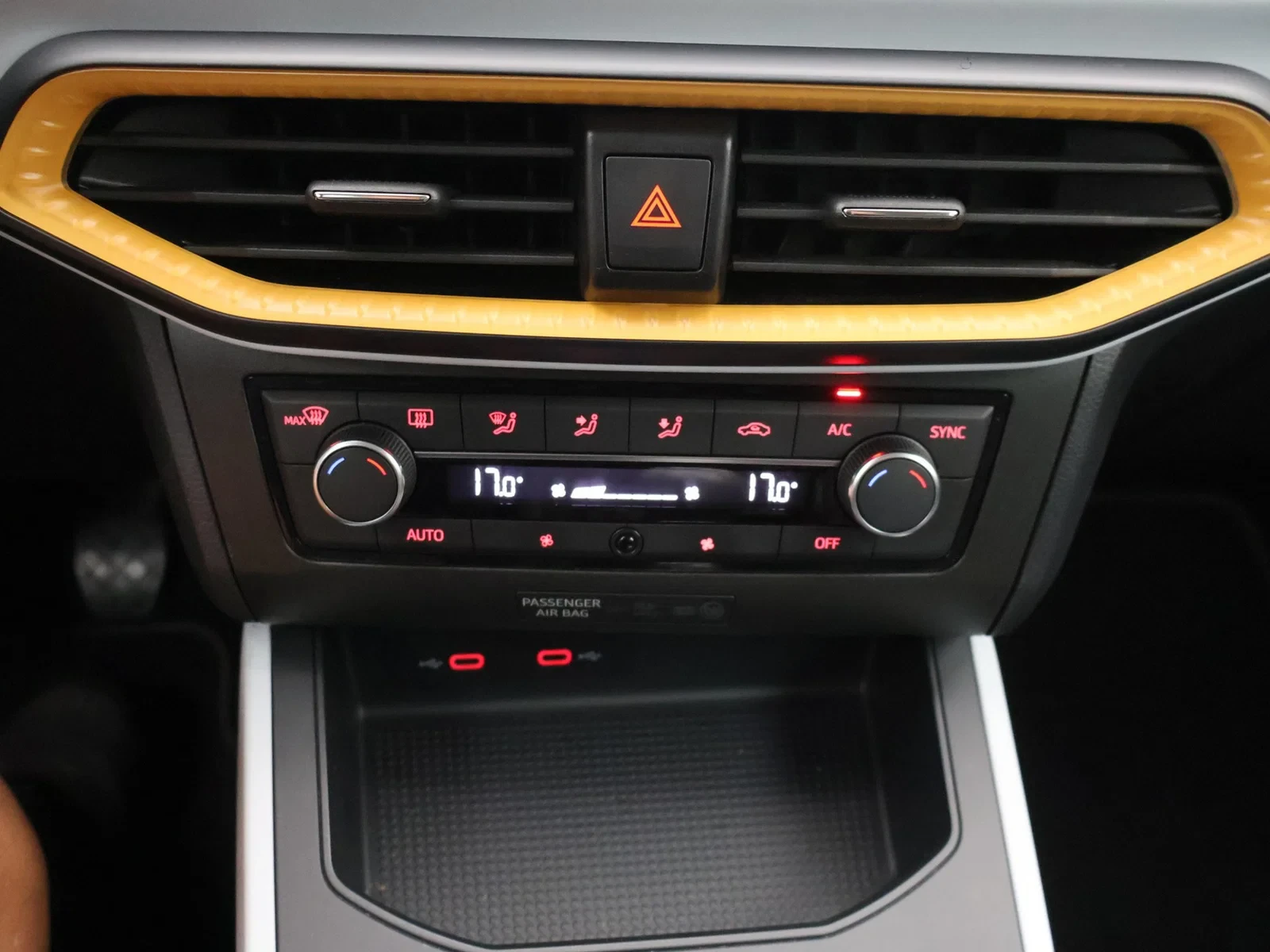 SEAT Arona Arona Move! 1.0TSI 95PK *LEDER*ALCANTARA*CAMERA*PDC*APP-CONNECT*BLTH*...*