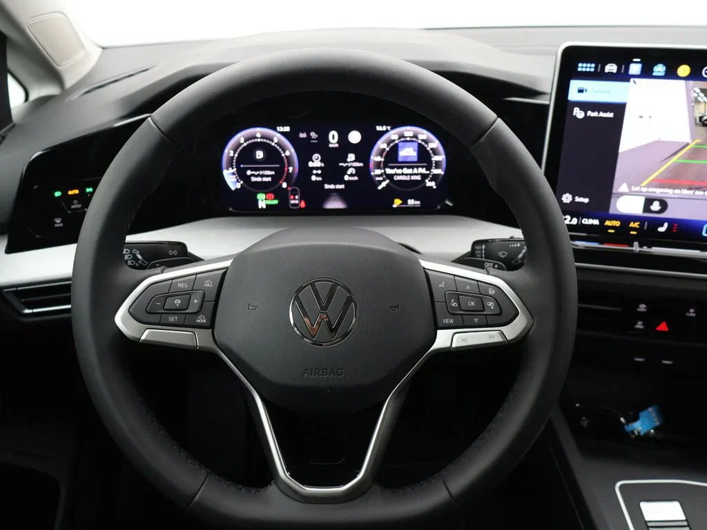 Volkswagen-Golf-image-20