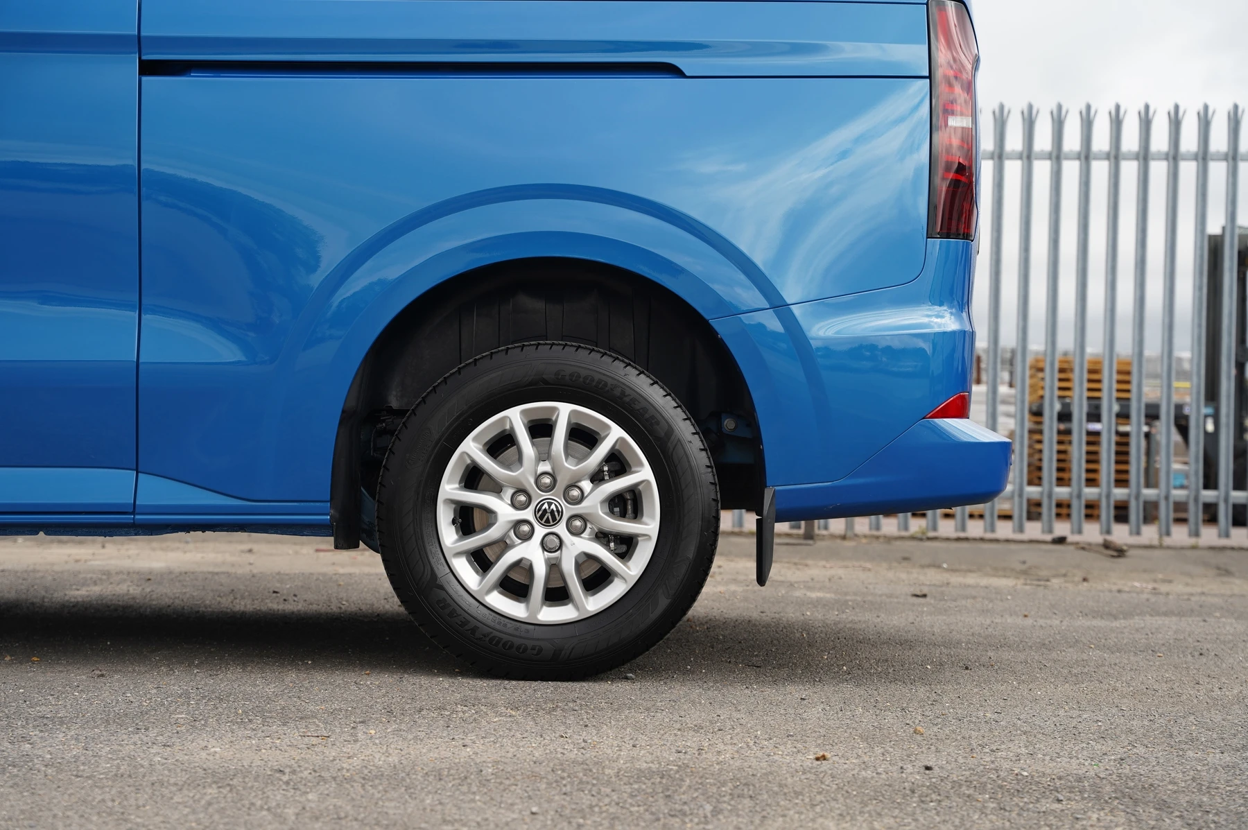 Volkswagen-Transporter-image-30