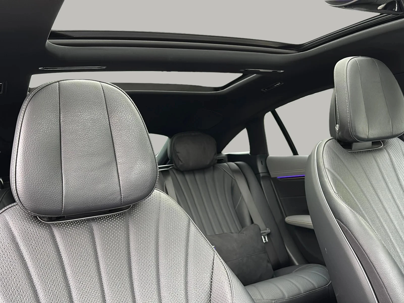 Mercedes-Benz-EQS-image-9