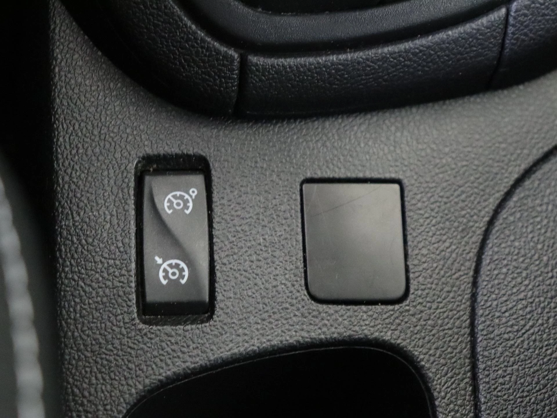 Renault-Clio-image-19