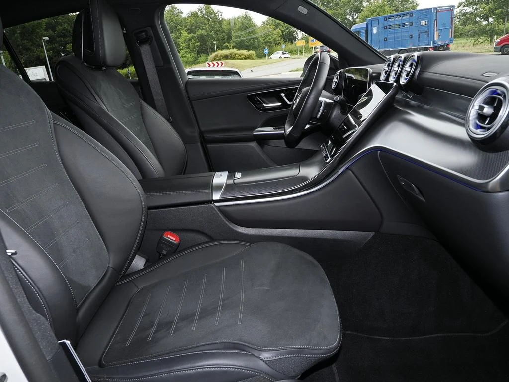 Mercedes-Benz-GLC 220 d-image-12