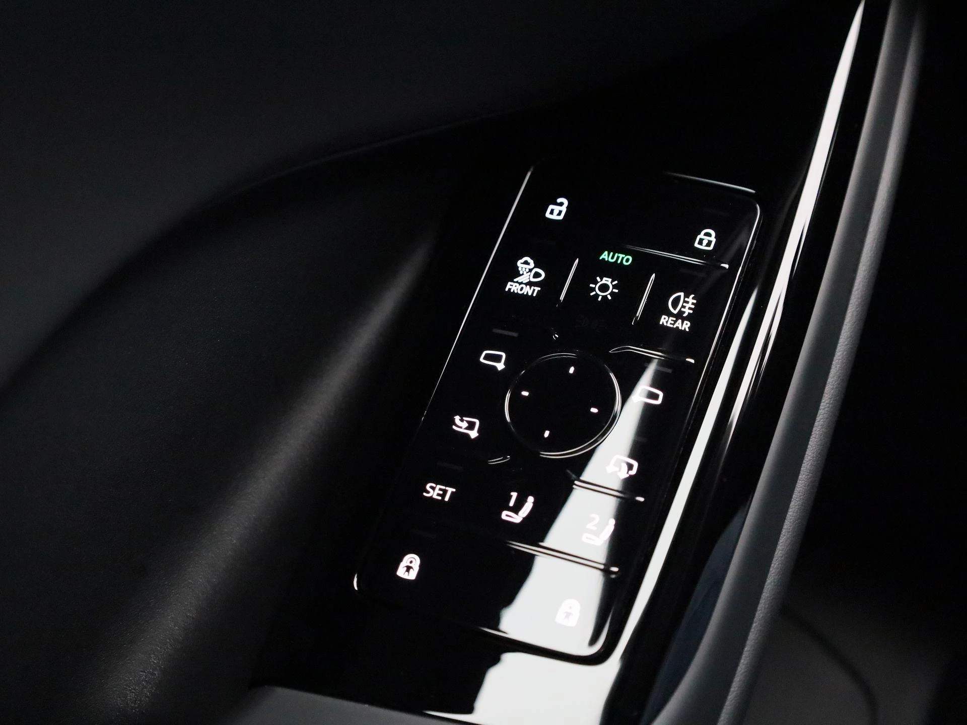 Audi-Q6 e-tron-image-38