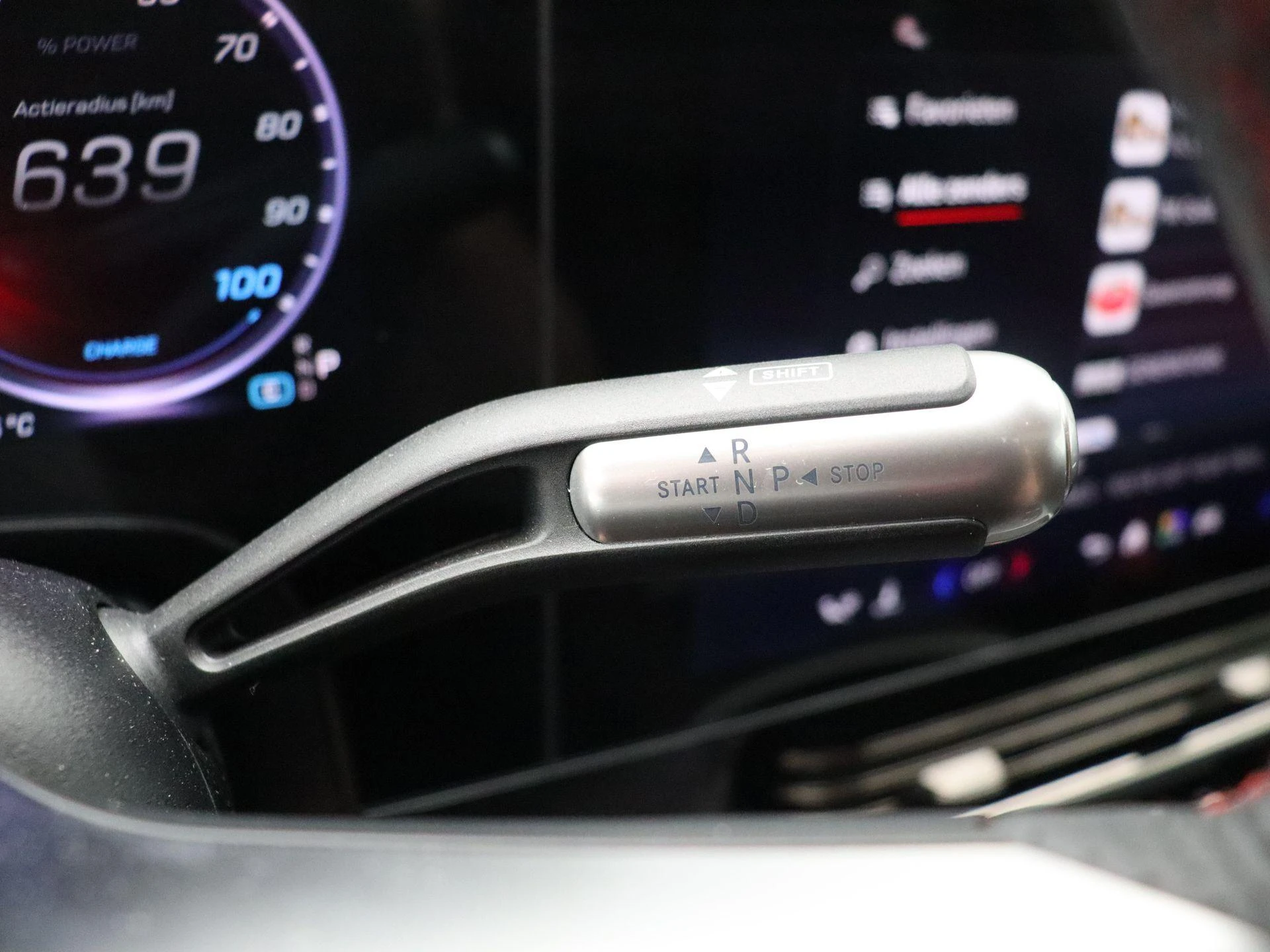 Mercedes-Benz-CLA-image-11