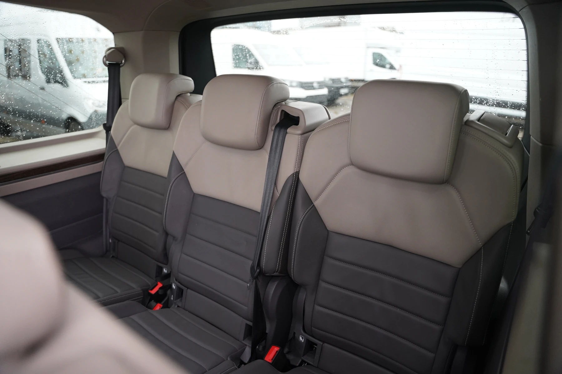 Volkswagen-Multivan-image-10
