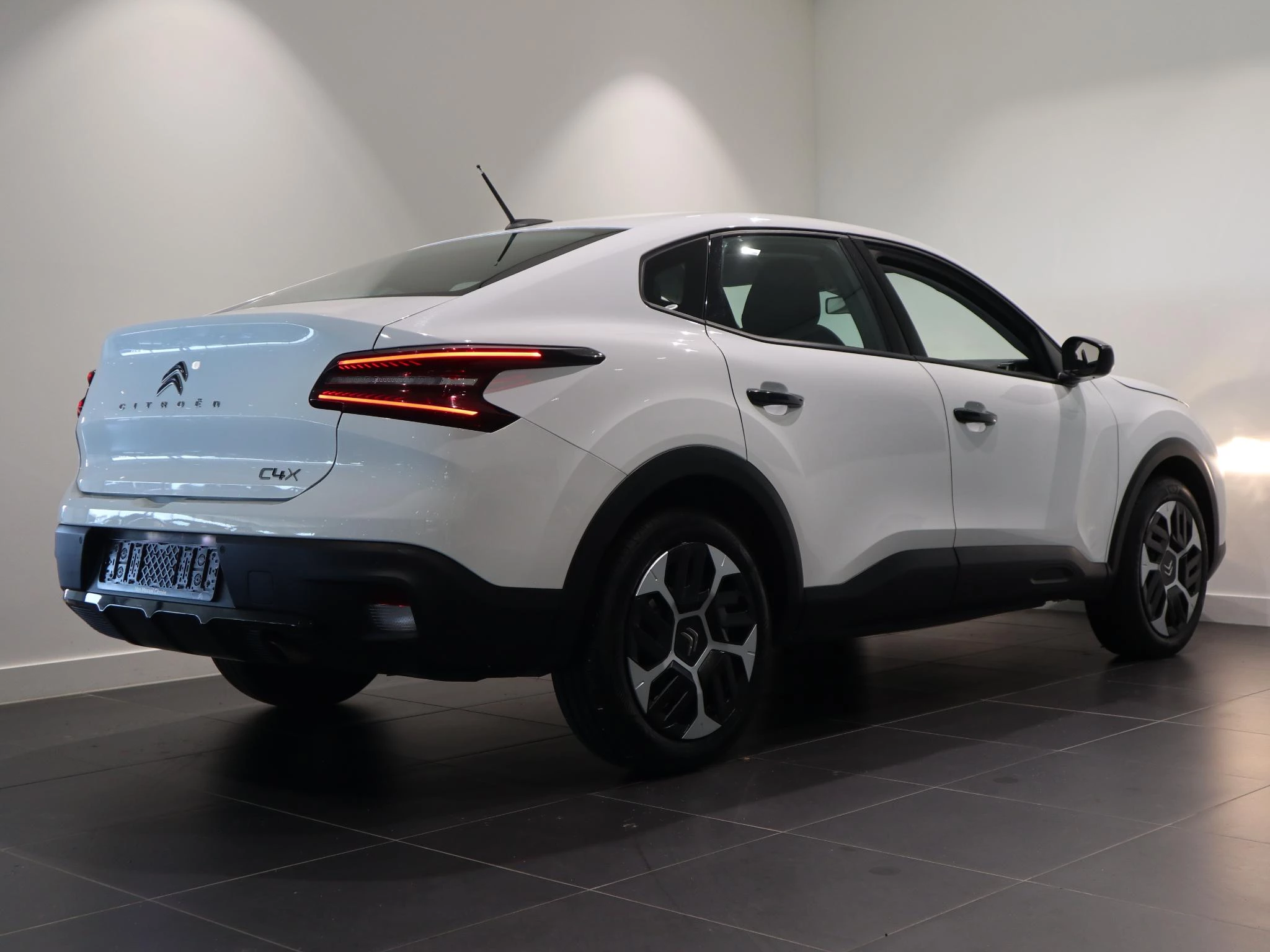 Citroën-C4 X-image-18