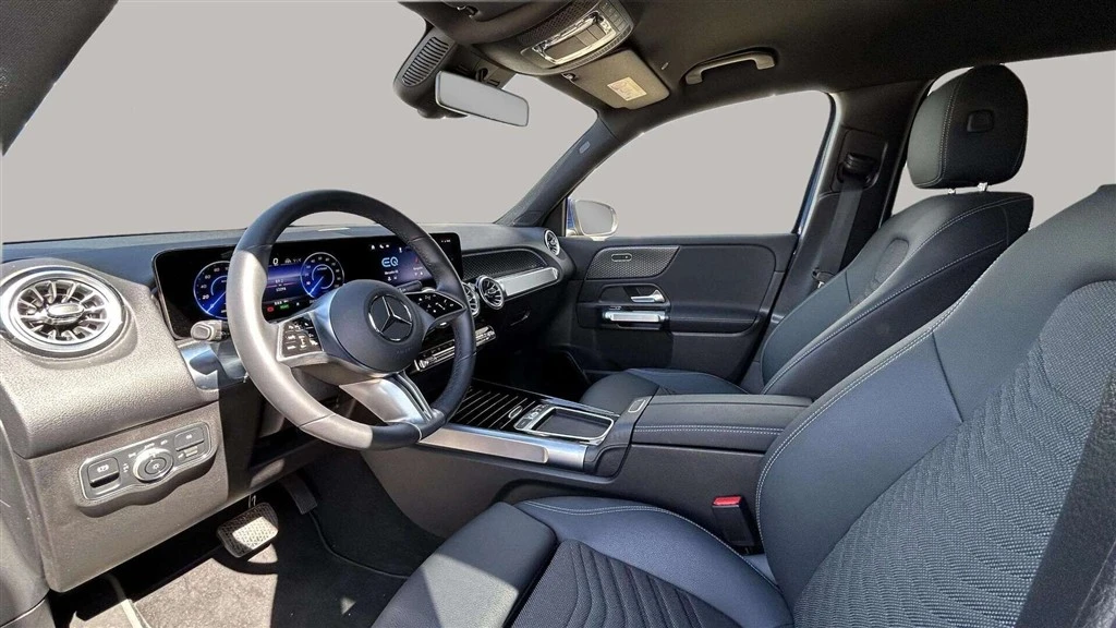 Mercedes-Benz-EQB-image-9