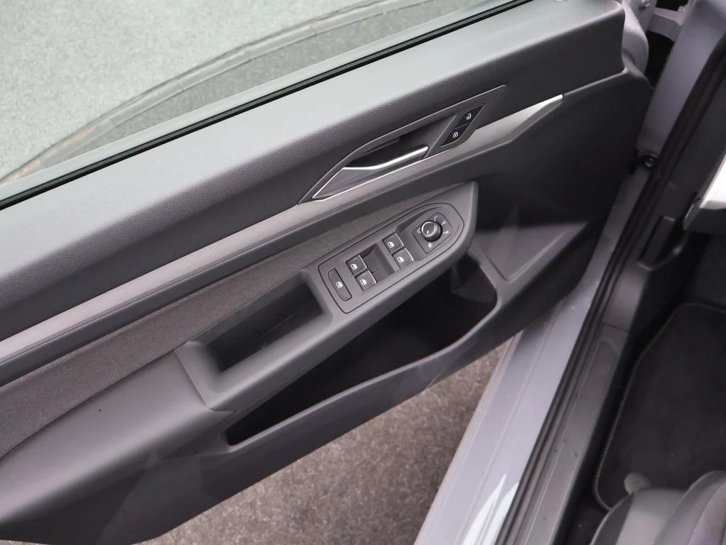 Volkswagen Golf VIII Golf Life Business 1.5eTSI 116PK AUTOMAAT * DEMO *