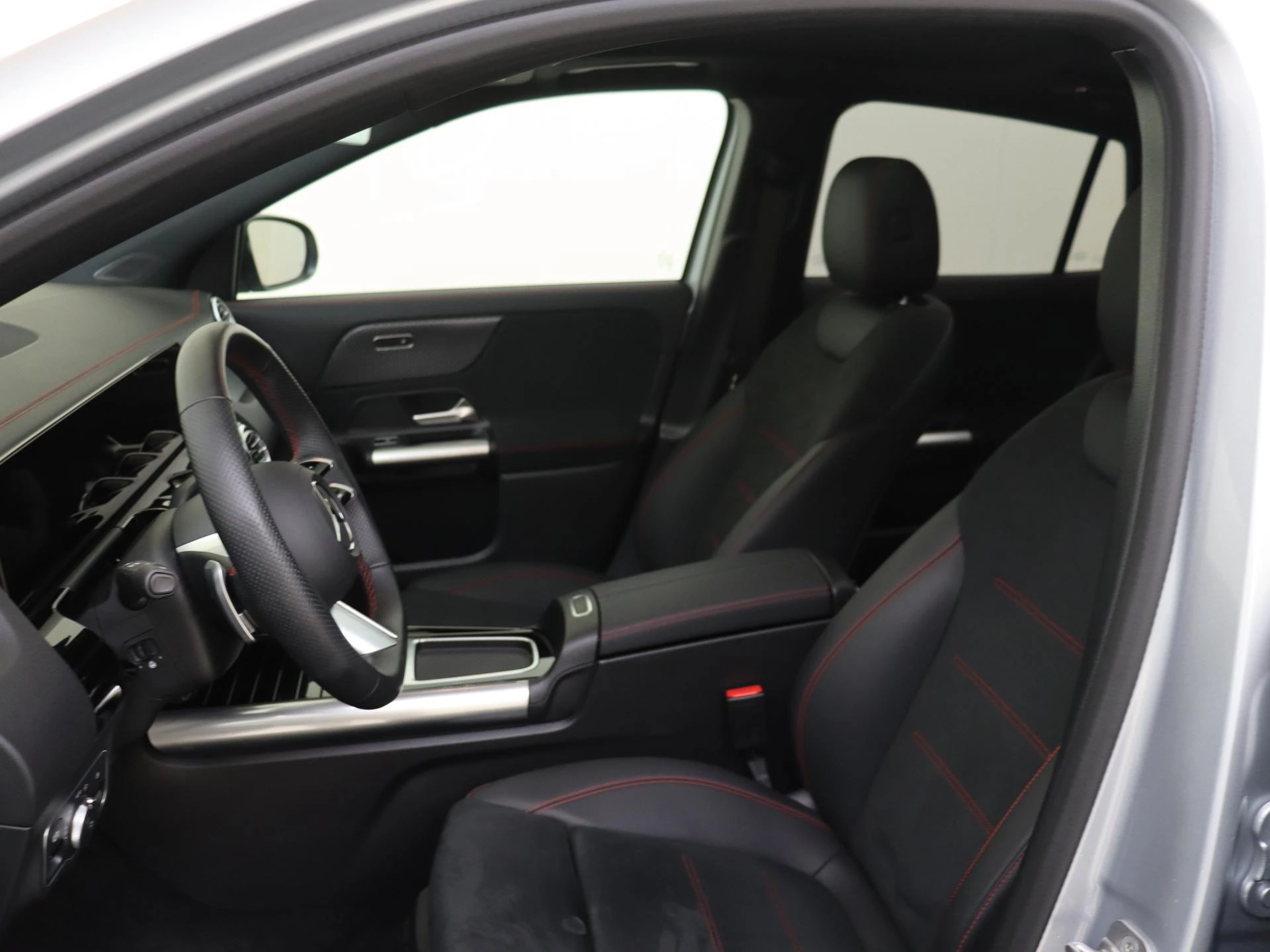 Mercedes-Benz-EQA-image-13