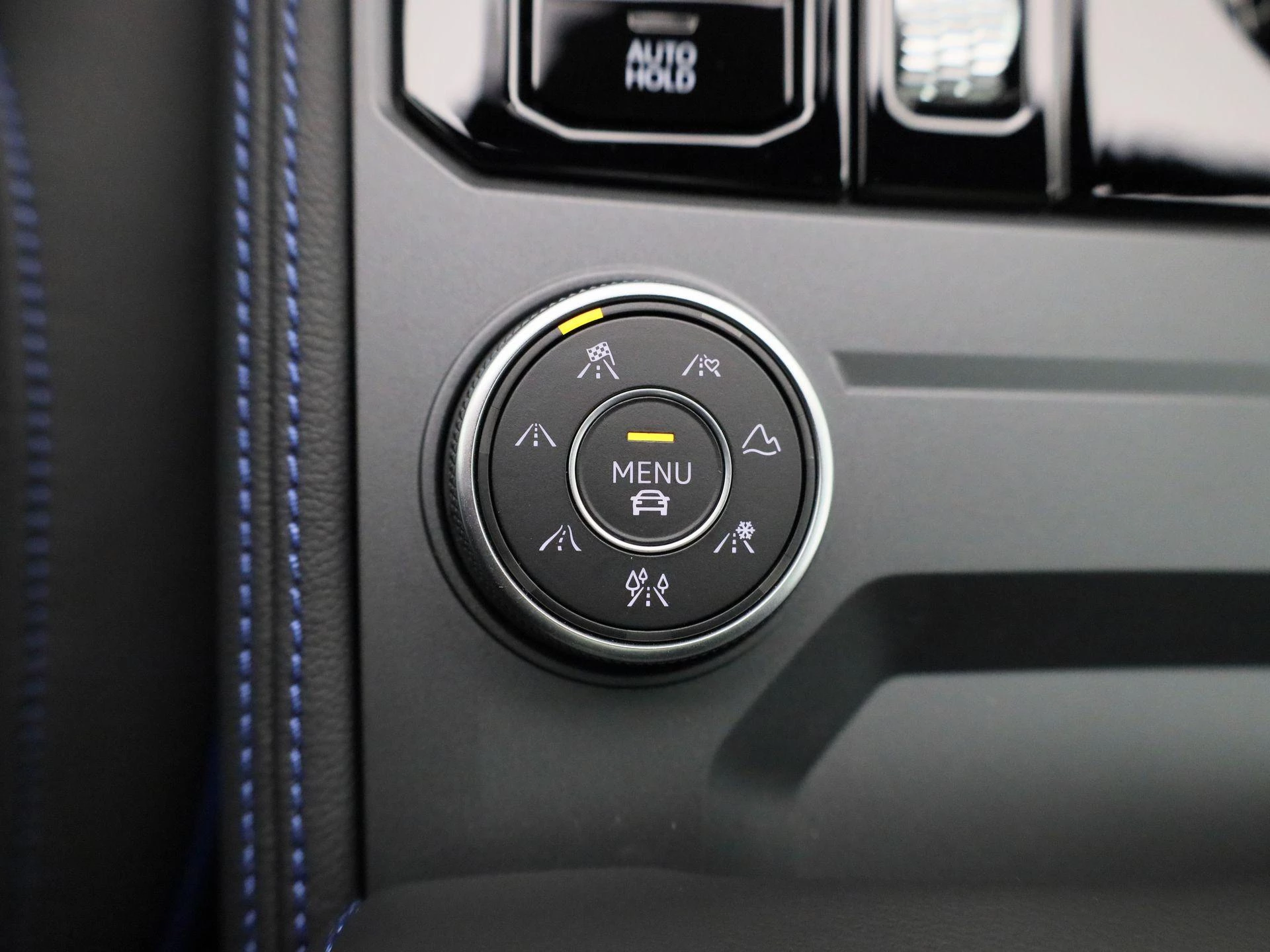 Volkswagen-Touareg-image-25