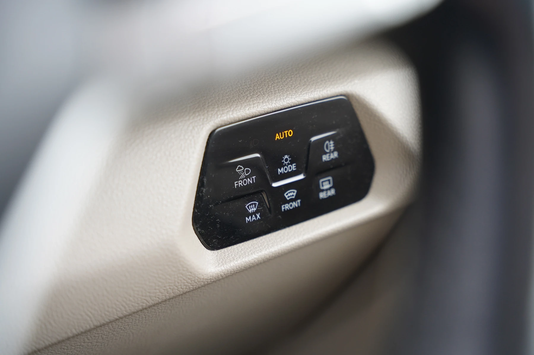 Volkswagen-Multivan-image-18