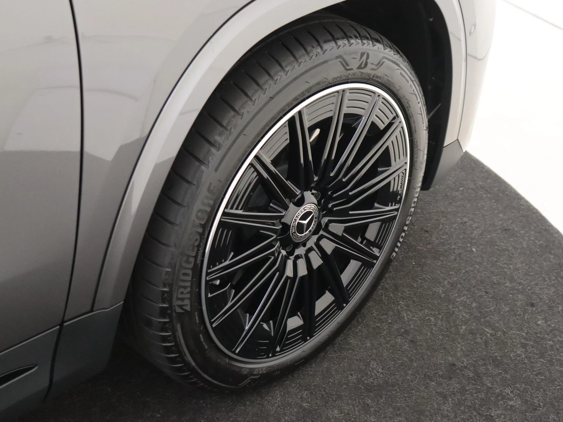 Mercedes-Benz-GLA-image-33