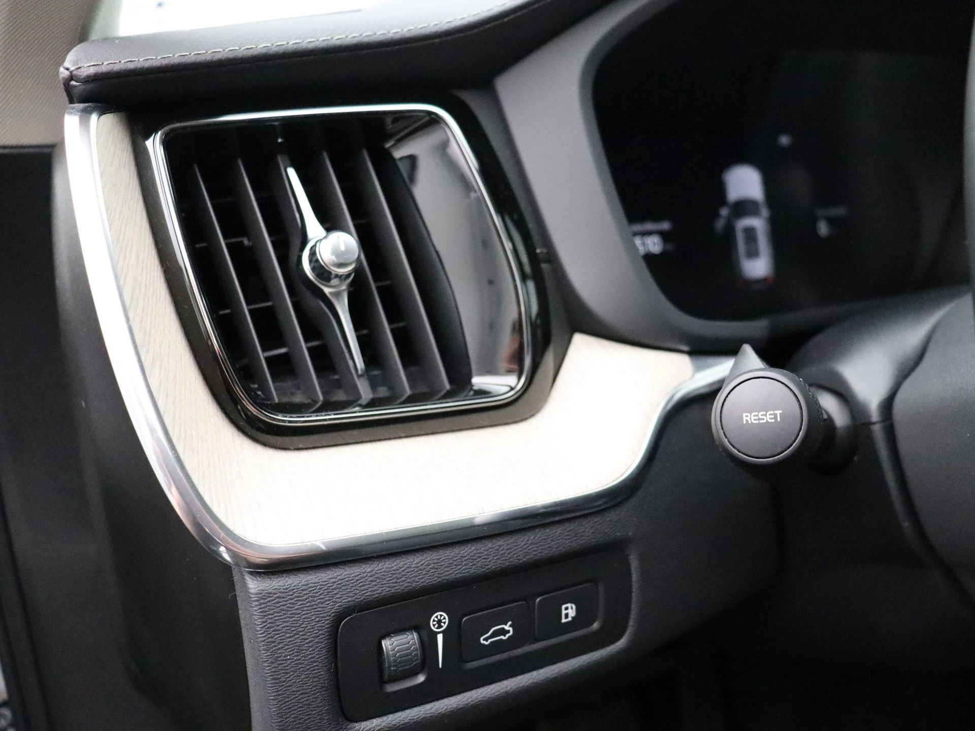 Volvo-XC60-image-13