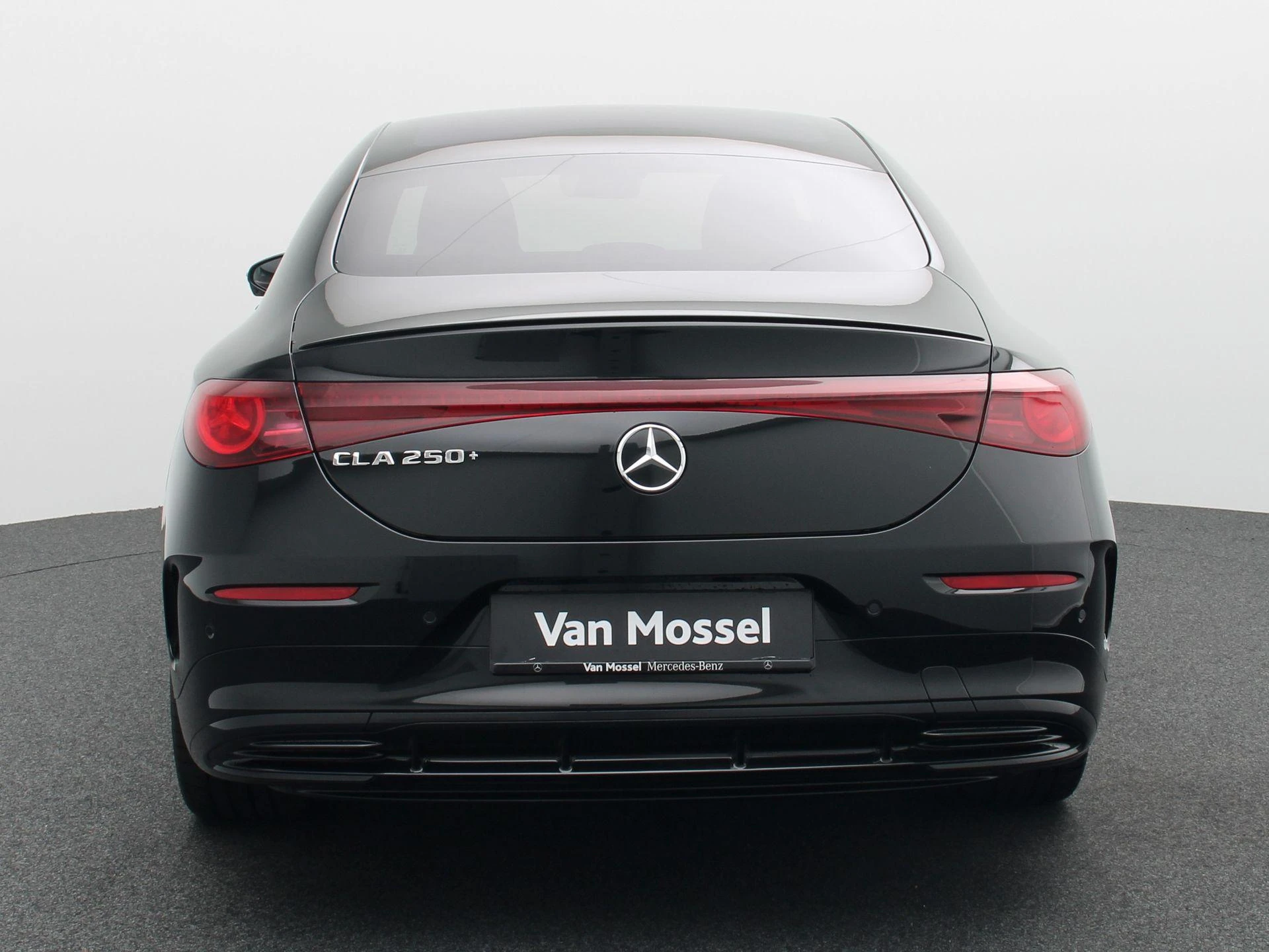 Mercedes-Benz-CLA-image-4