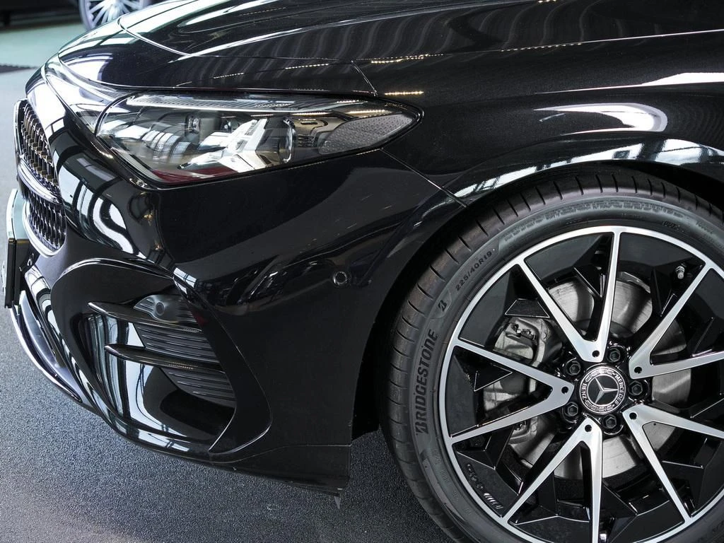 Mercedes-Benz-CLA 200-image-3