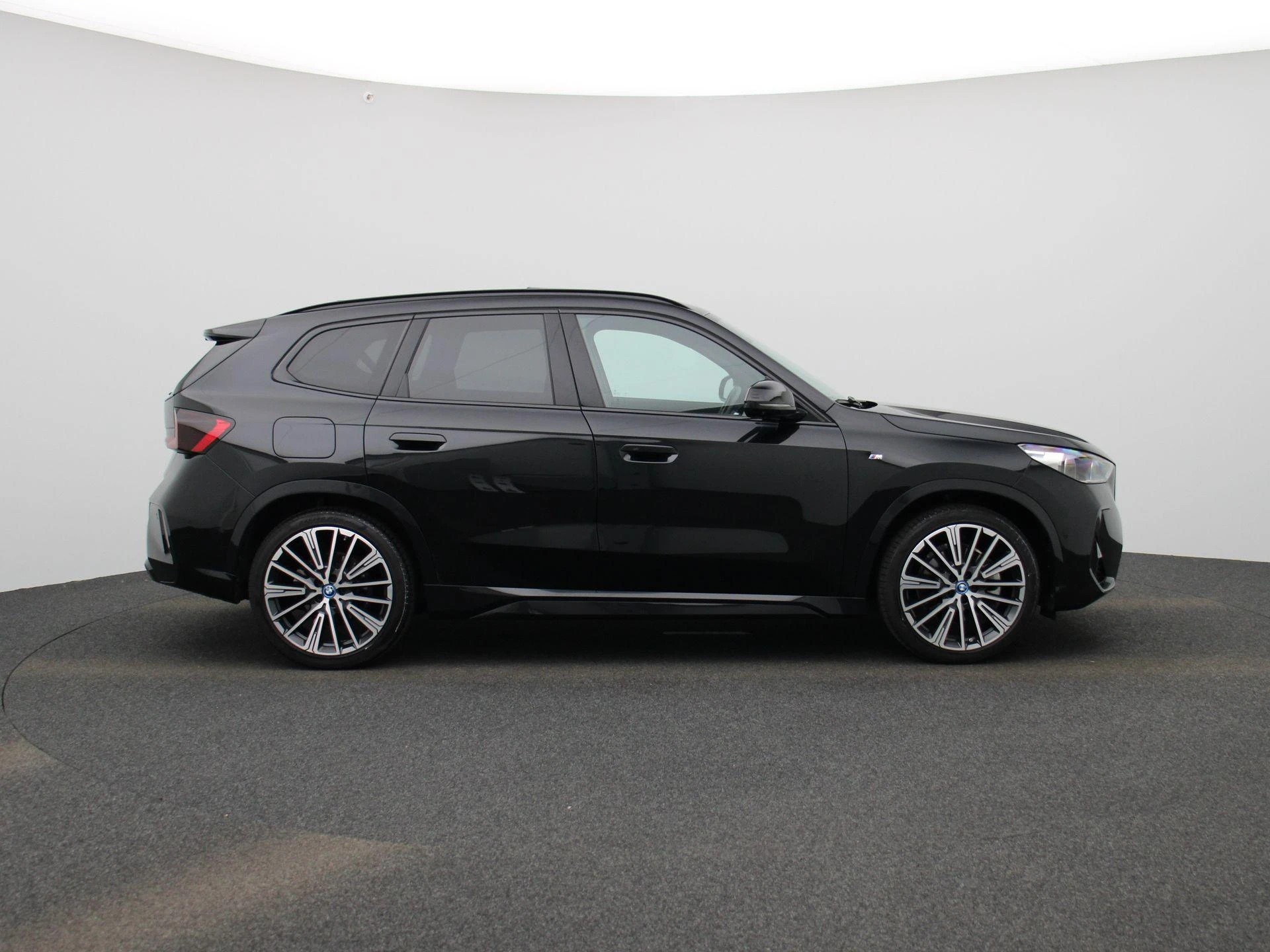 BMW-iX1-image-5