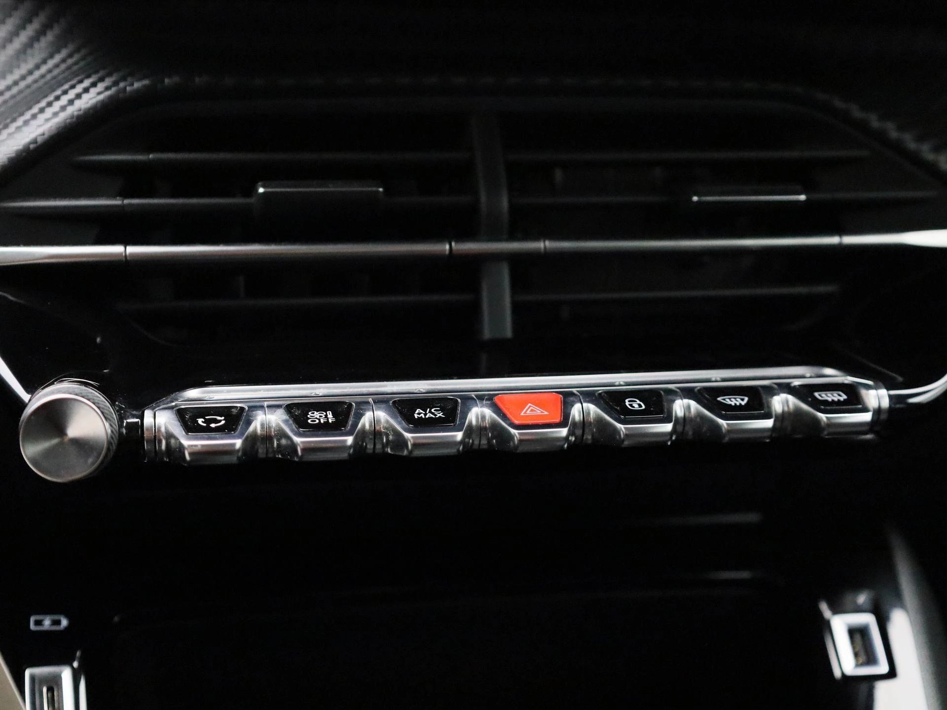 Peugeot-208-image-18