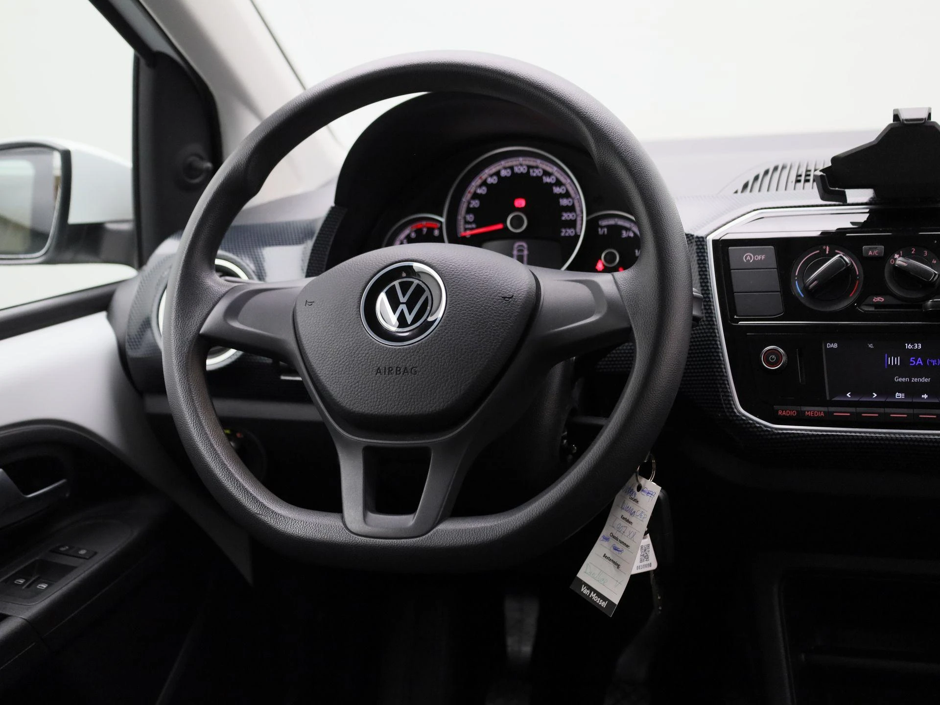 Volkswagen-up!-image-8