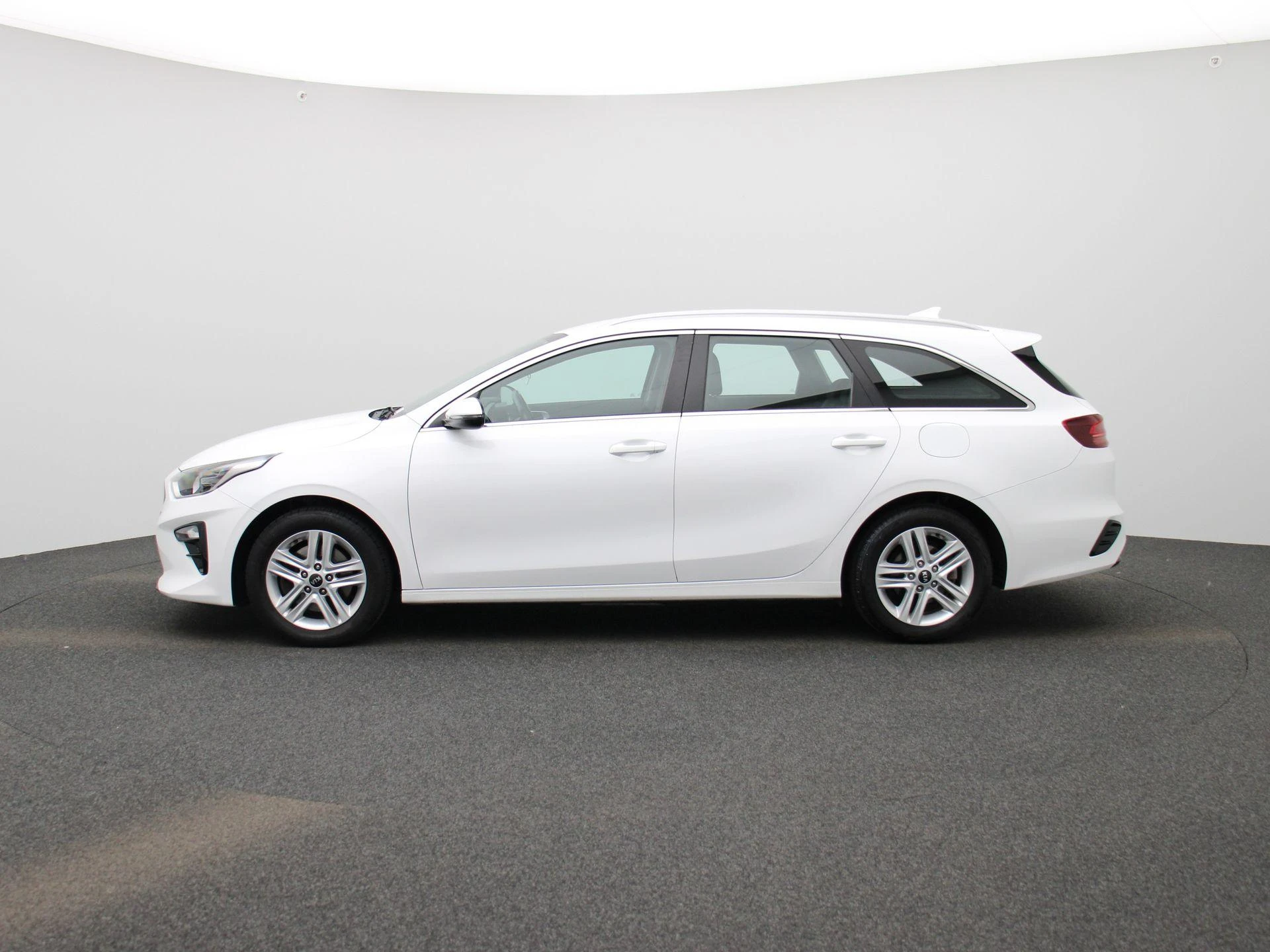 Kia-Ceed Sportswagon-image-4