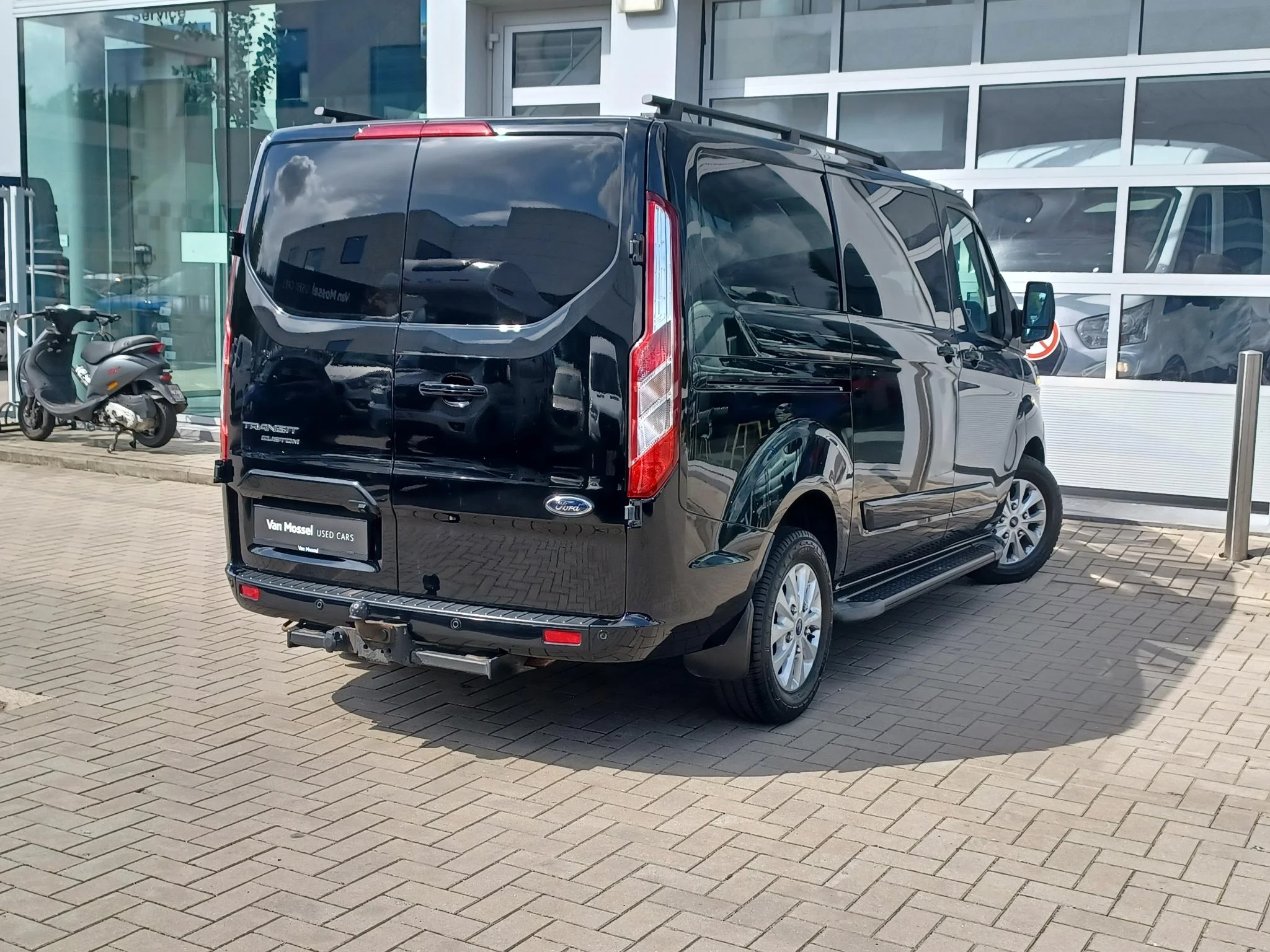 Ford-Transit Custom-image-5