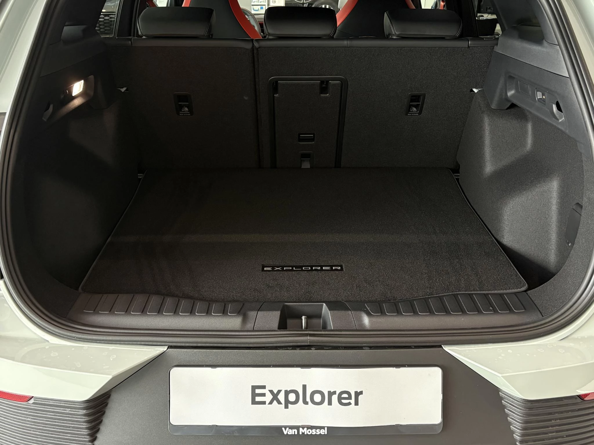 Ford Explorer Collection Extended Range RWD