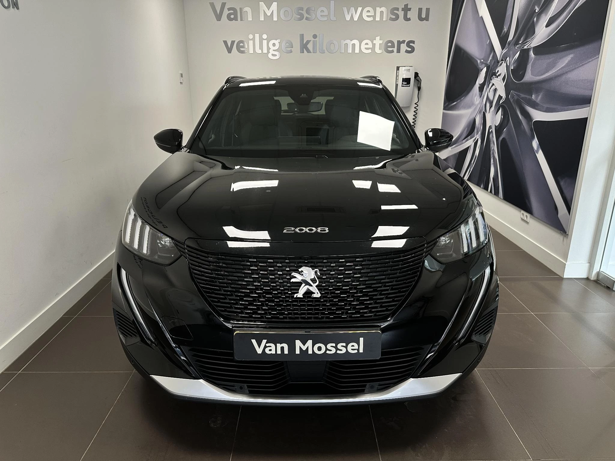 Peugeot-e-2008-image-1