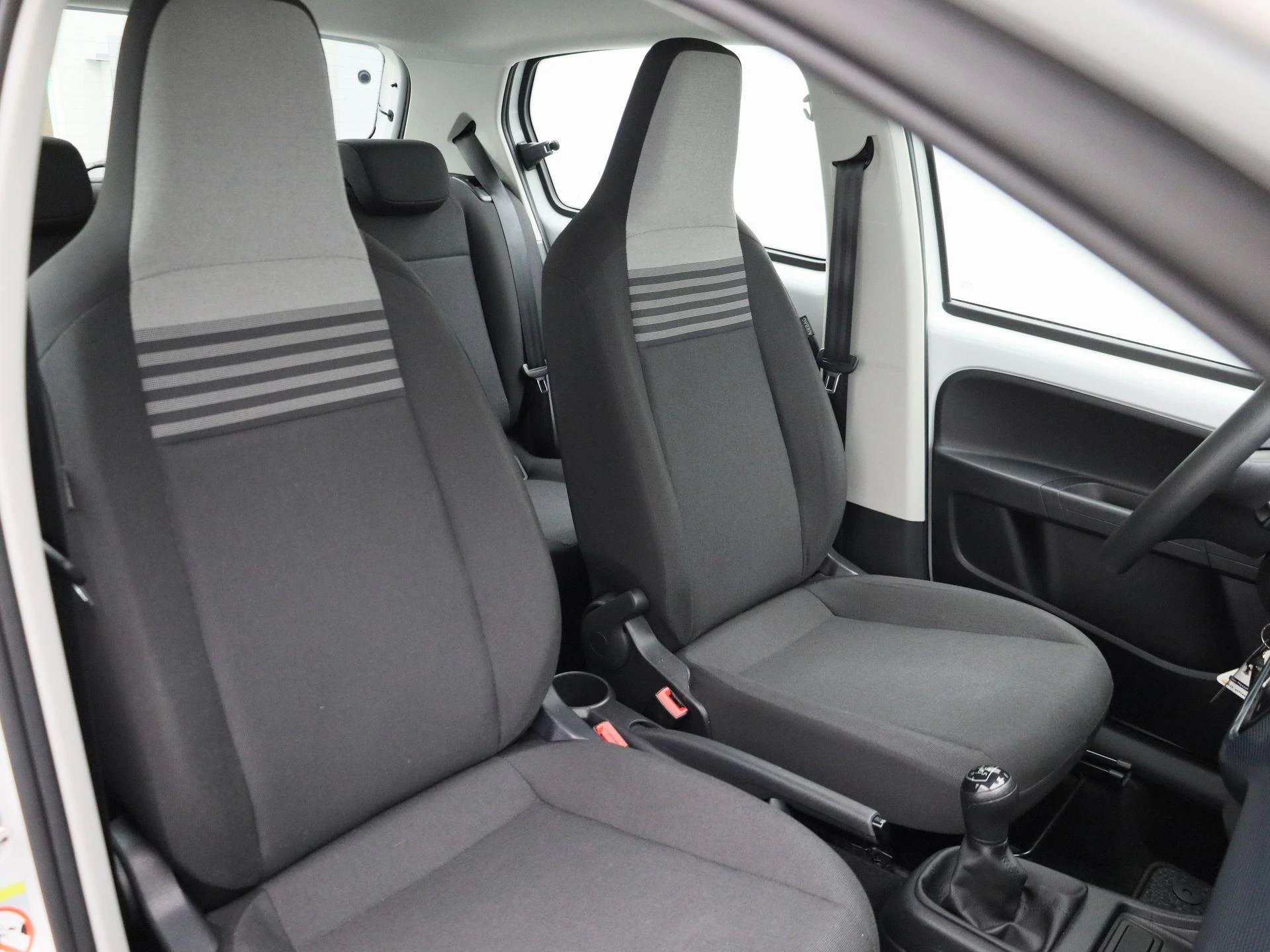 Volkswagen-up!-image-28