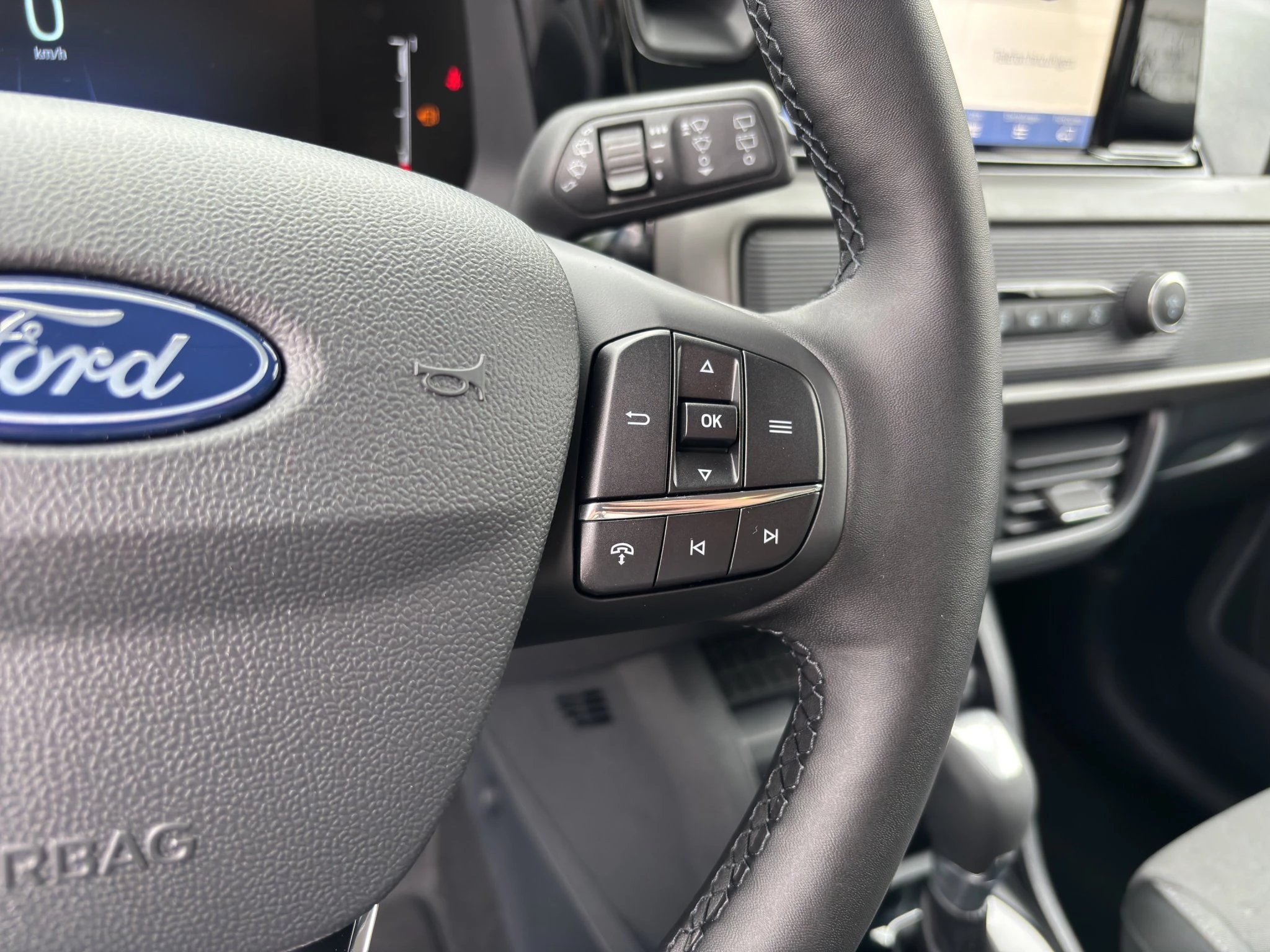 Ford Tourneo Courier Titanium 1.0 EcoBoost 92 kW Auto Kompaktvan. 5-türig