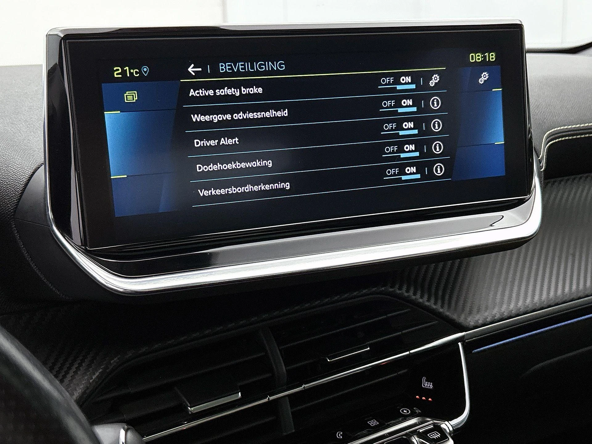 Peugeot-e-2008-image-12