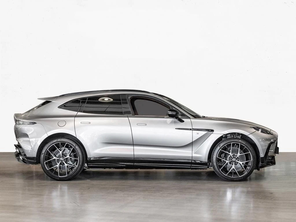 Aston Martin-DBX-image-15