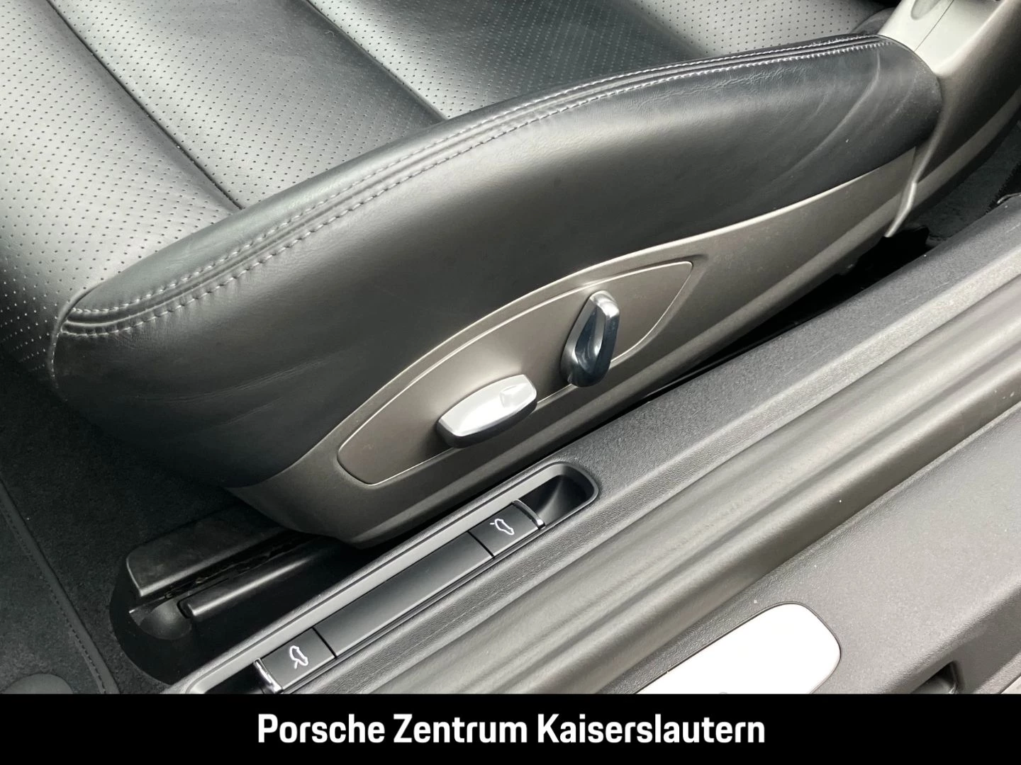 Porsche 911 991 Carrera Cabriolet Sportabgas PASM BOSE carrera
