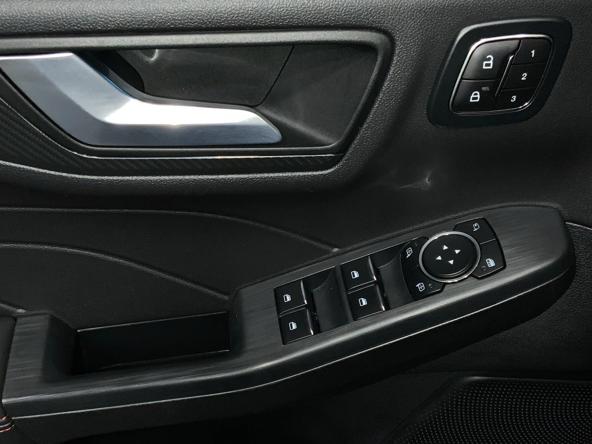 Ford Kuga ST-Line X Aut.*PANO*AHK*360GRAD*LED-MATRIX*NAVI*GRA*WINTER-PKT..