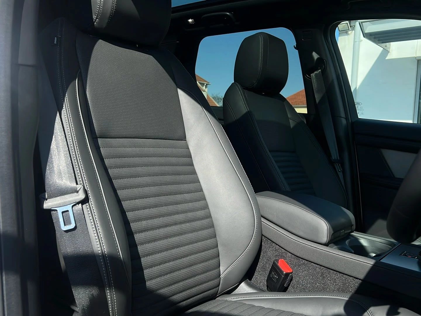 Land Rover-Discovery Sport-image-14