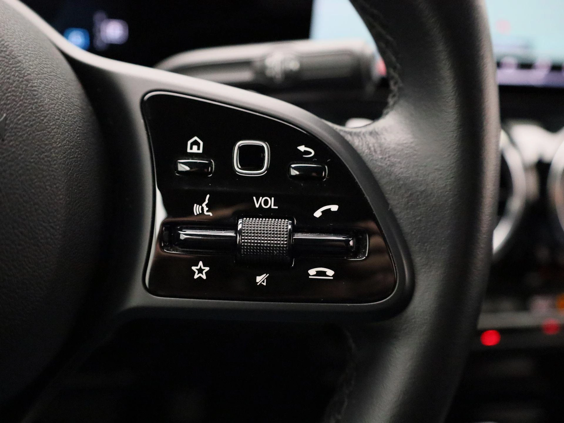 Mercedes-Benz-B-Klasse-image-18