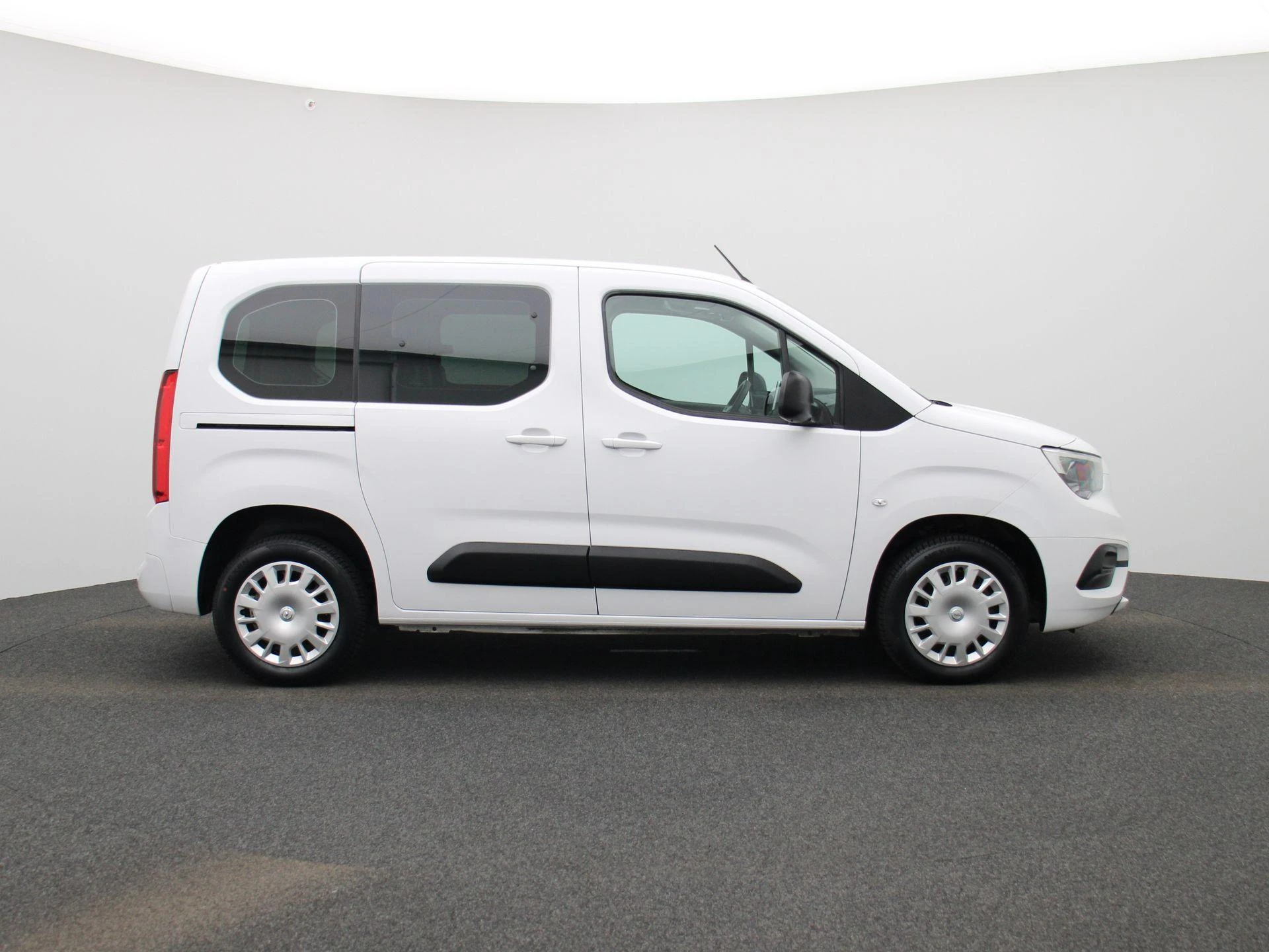 Opel-Combo Life-image-5